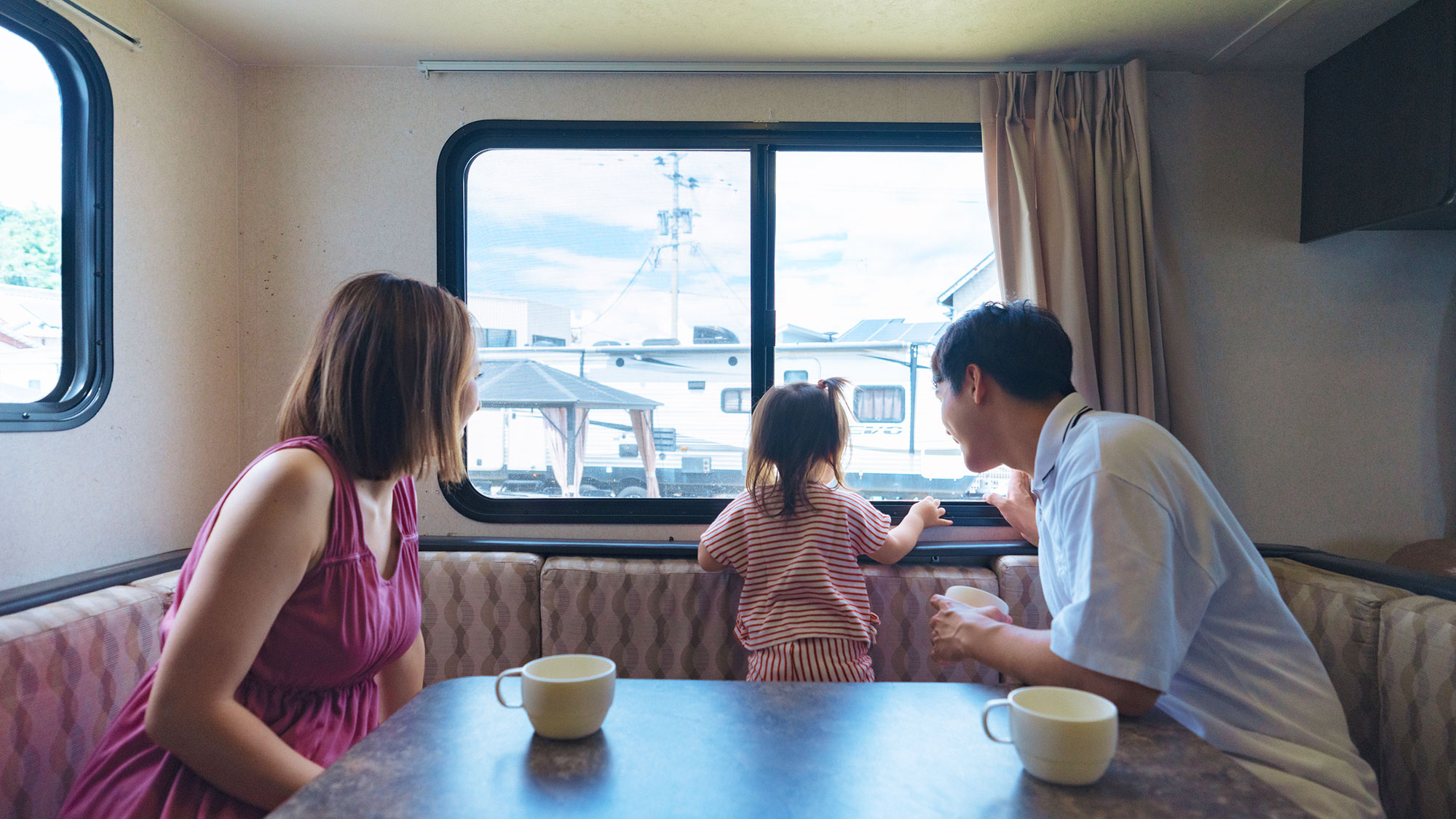 【室内】大きな窓から見える景色にお子様も興味津々♪