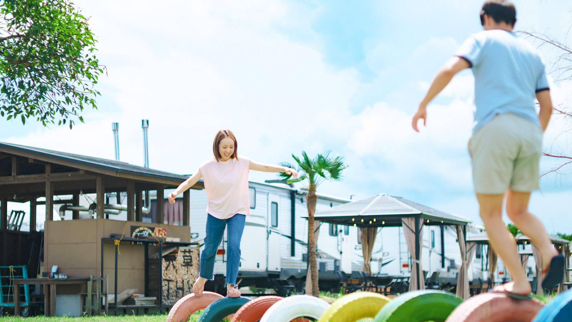 【敷地内】開放的な雰囲気の中で、大人も子どももたっぷり身体を動かして遊んじゃおう♪