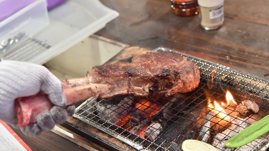 【BBQ（一例）】食材のお持込OK！好きなお肉やお野菜でBBQをお楽しみいただけます。