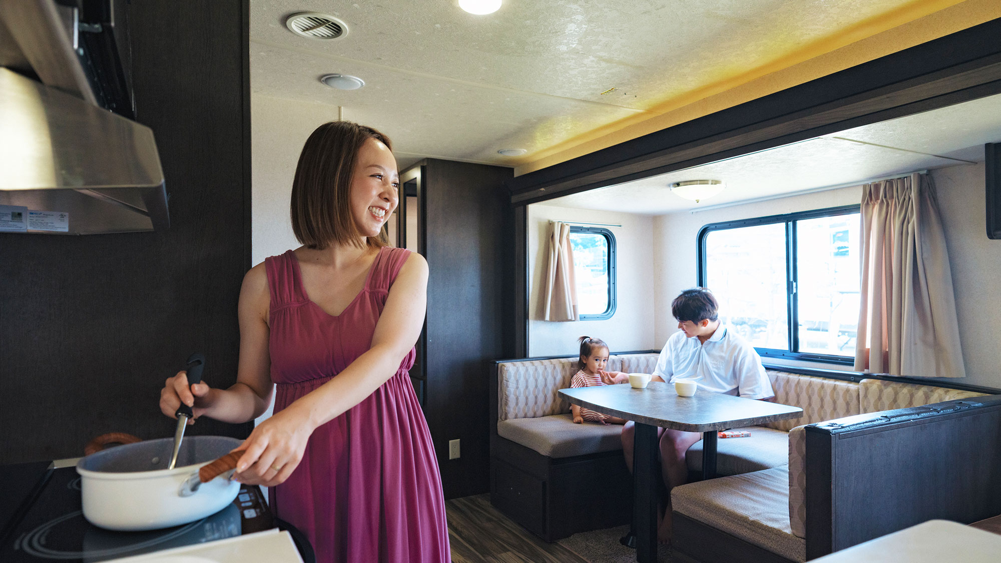 【室内】キッチンには調理器具を完備しているので自炊もOK！