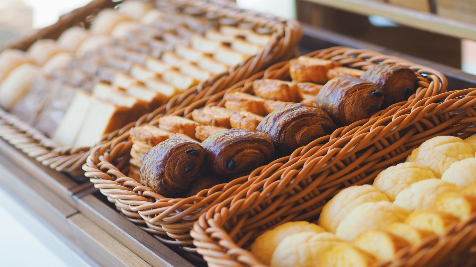 【朝食 | 贅沢な朝の焼きたてパン】