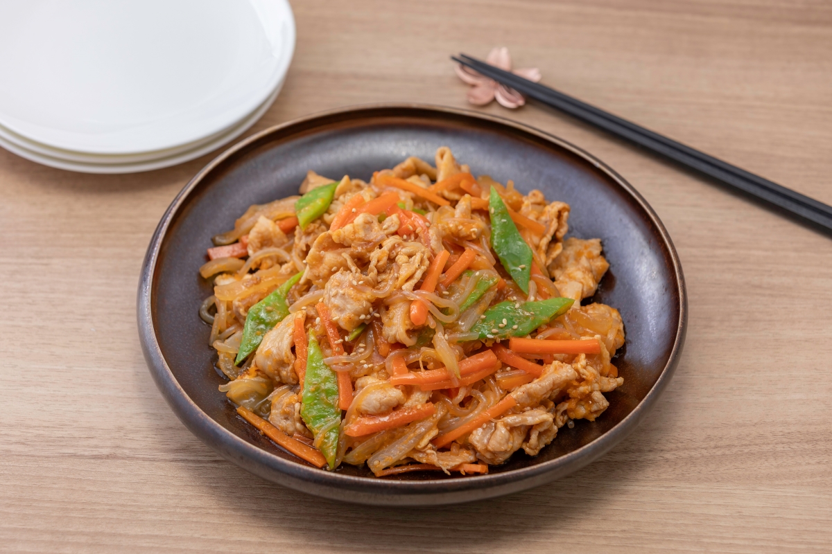 【朝食　春メニュー】豚肉と白滝のチャプチェ