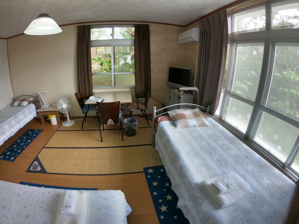 Room3 ３人部屋　バルコニーからオーシャンビュー