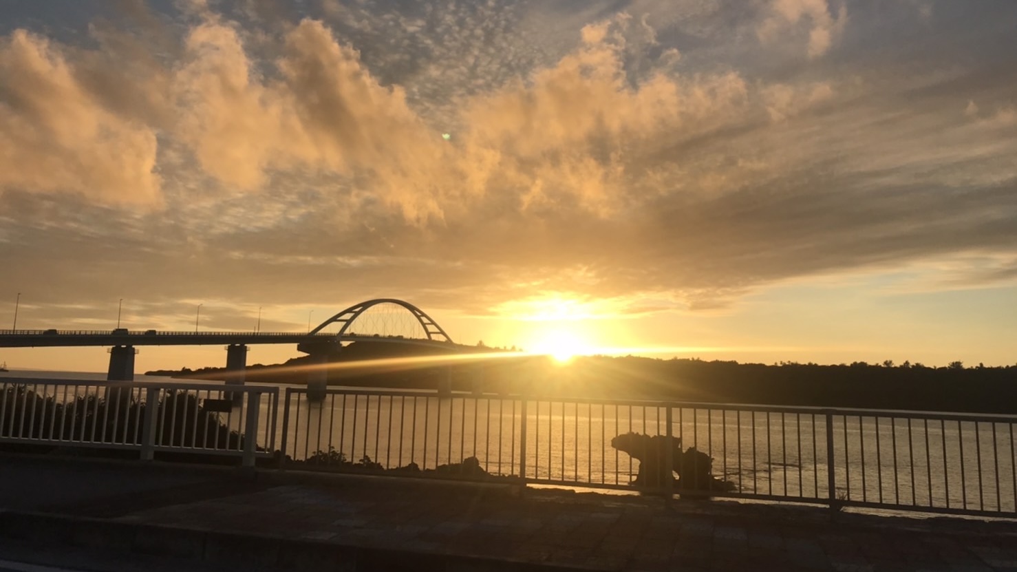 瀬底大橋