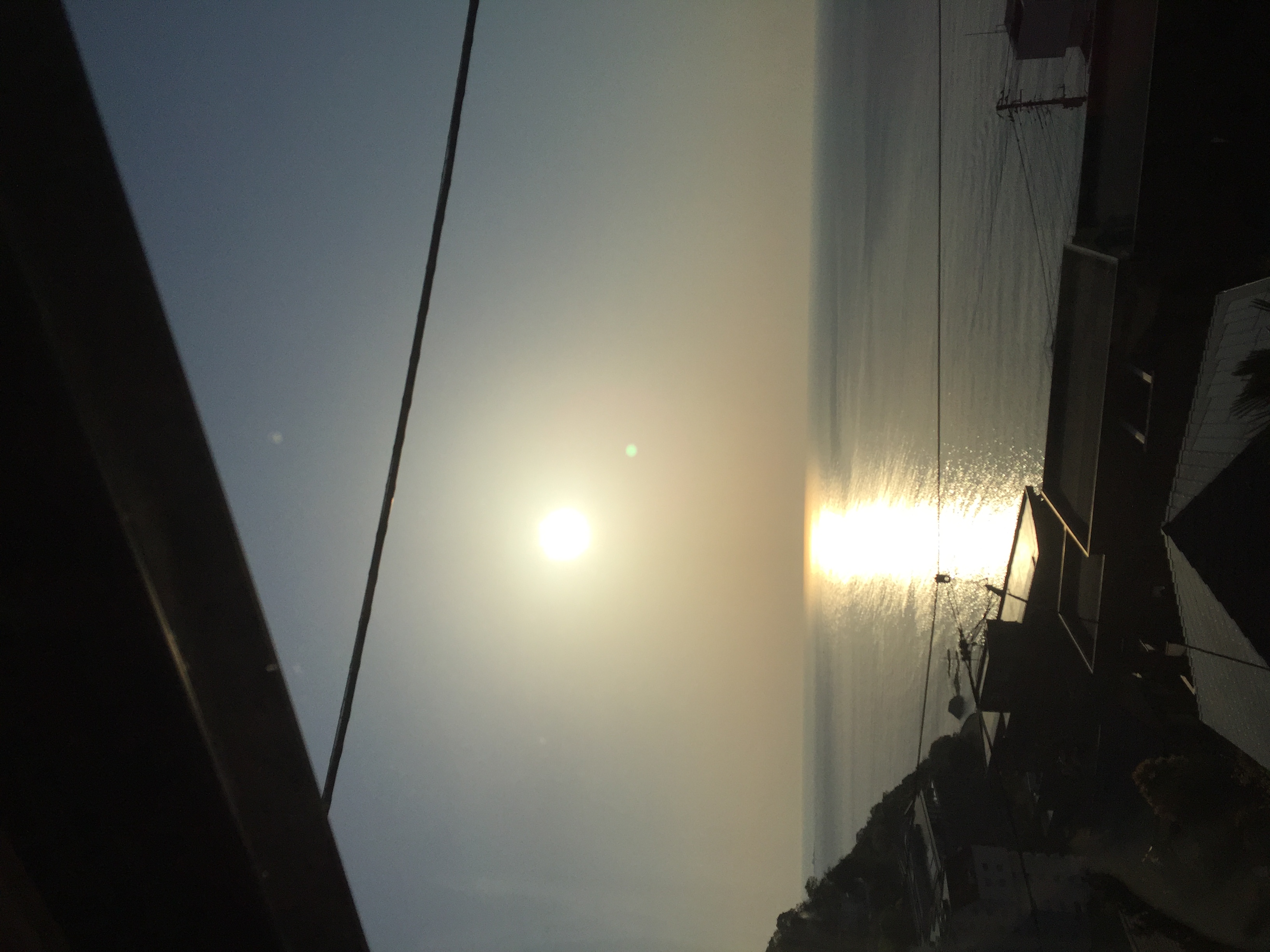 部屋から見える日の出