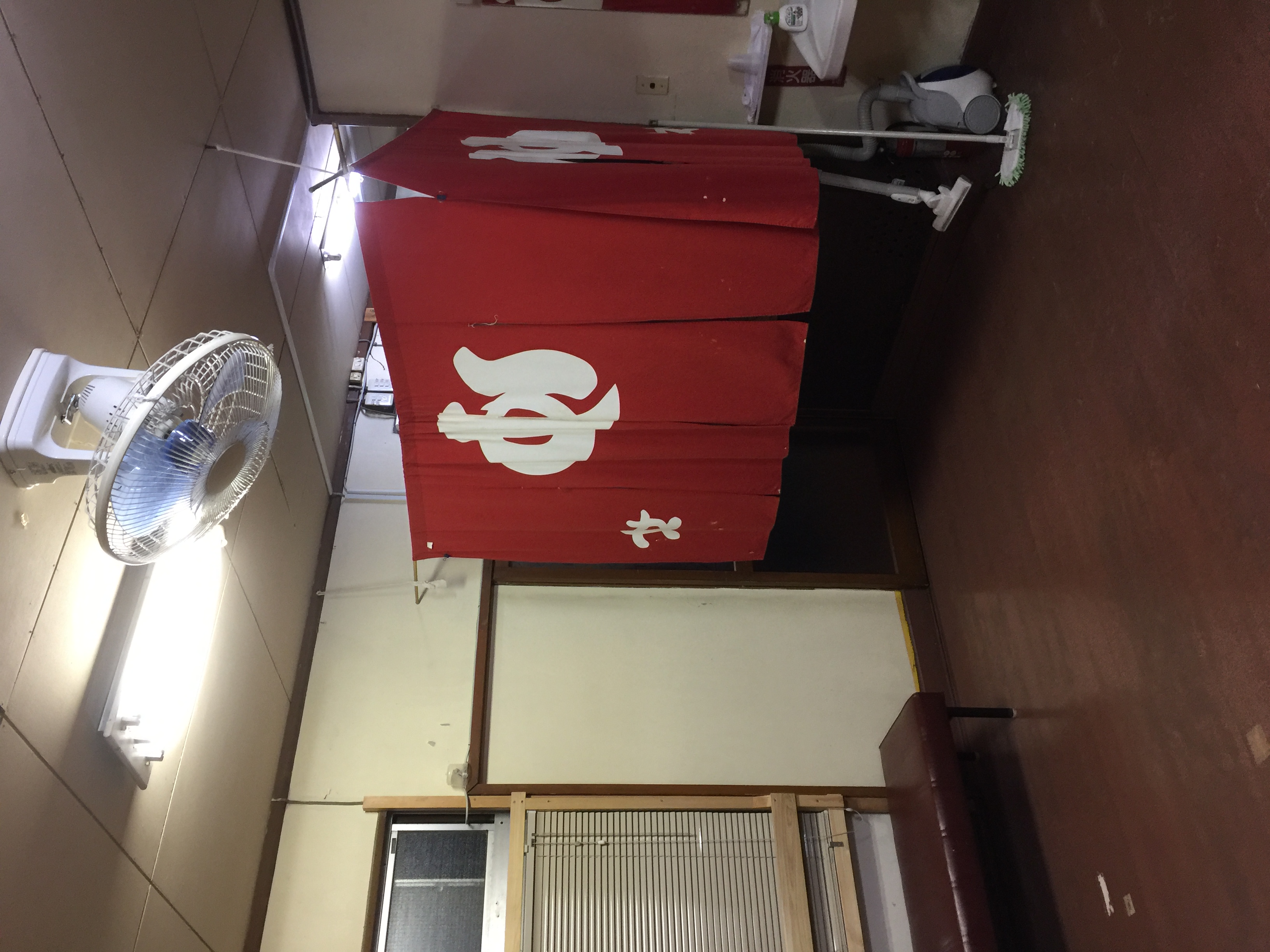 伊豆山浜浴場は歩いて10分ほどです