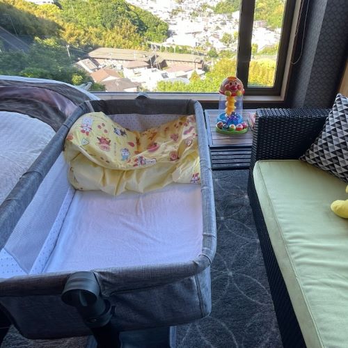 結　赤ちゃんはベビーベッドで