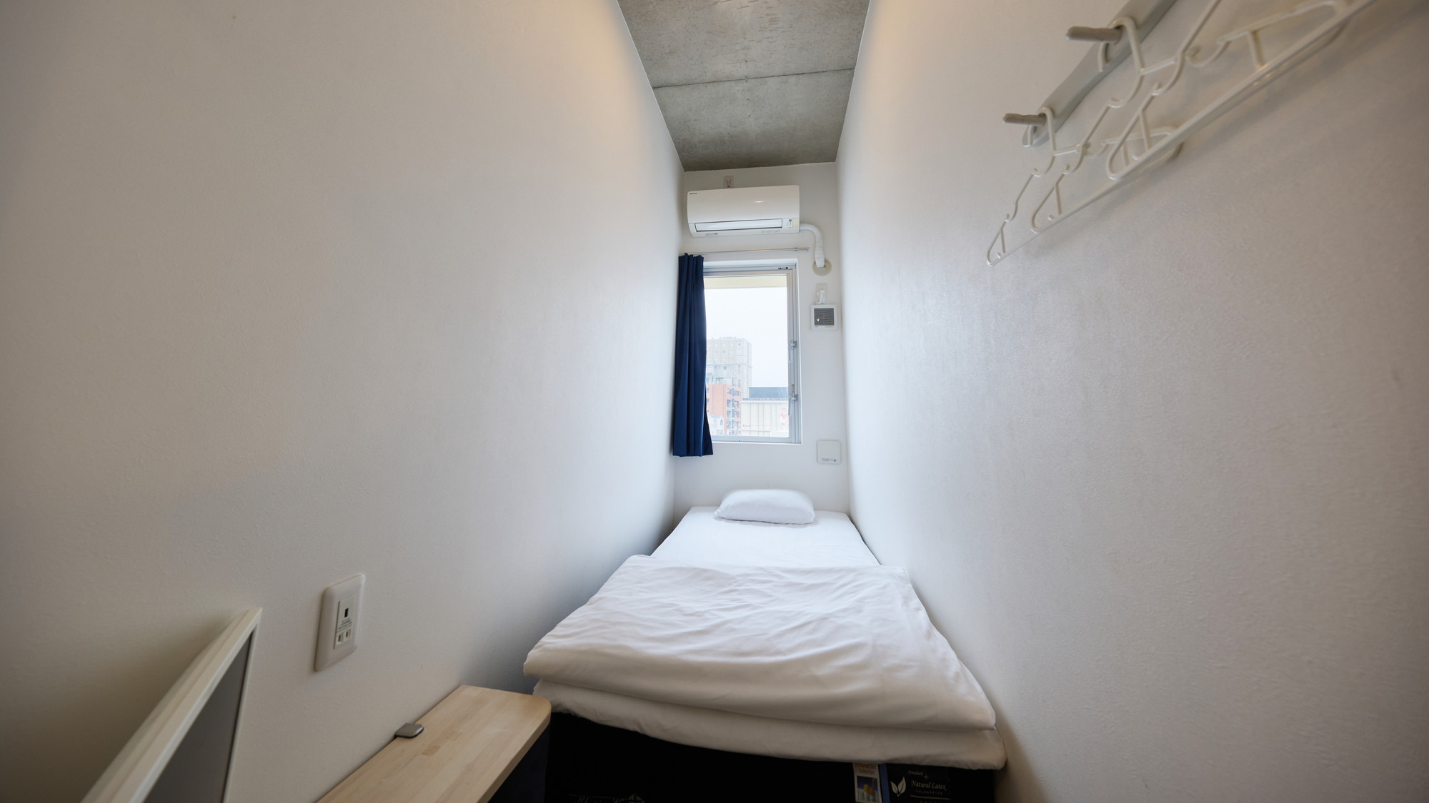 1名用個室　男女共用フロアの客室と女性専用フロアの客室がございます。ご予約間違えにお気を付けください