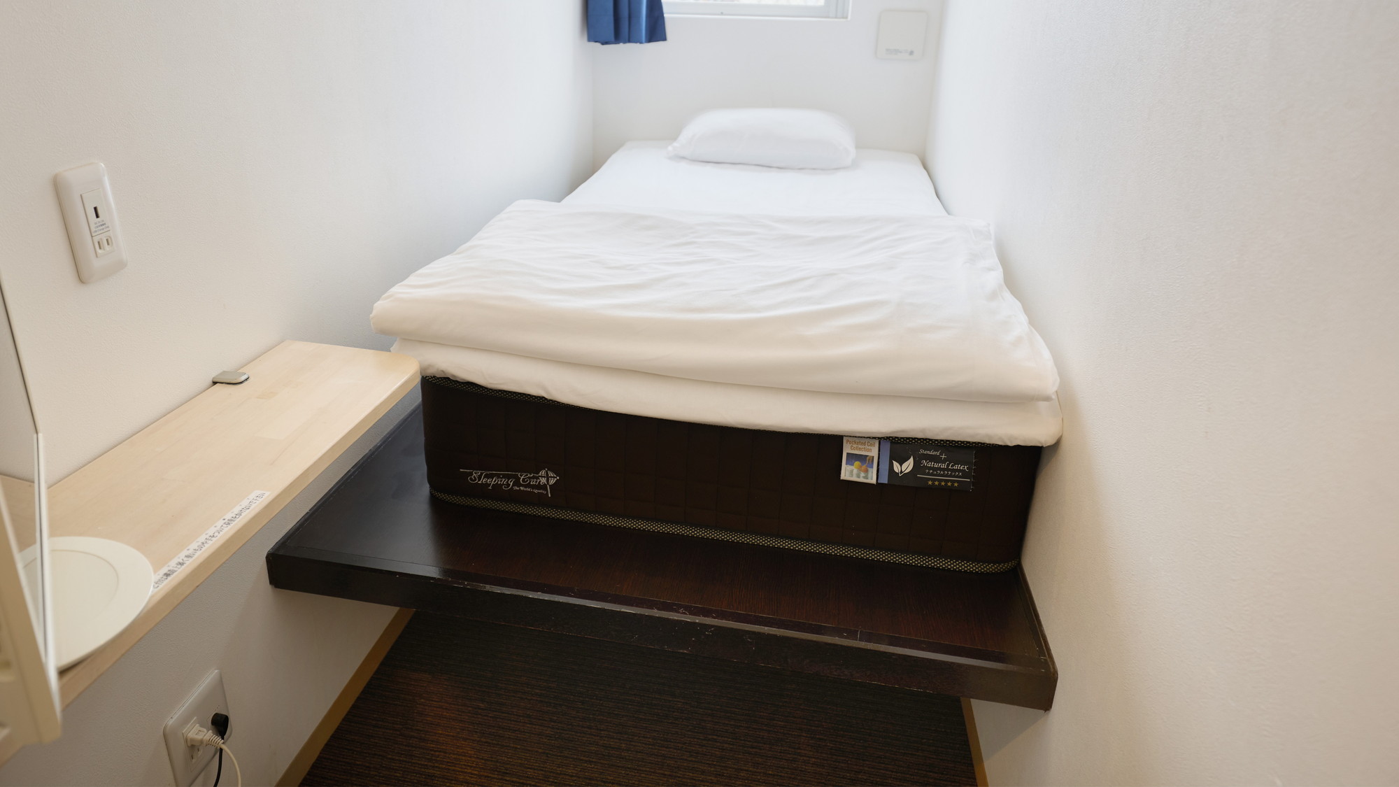 1名用個室　男女共用フロアの客室と女性専用フロアの客室がございます。ご予約間違えにお気を付けください