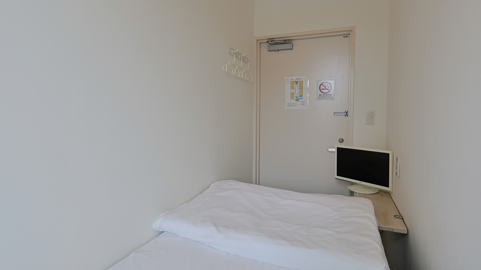 1名用個室　男女共用フロアの客室と女性専用フロアの客室がございます。ご予約間違えにお気を付けください