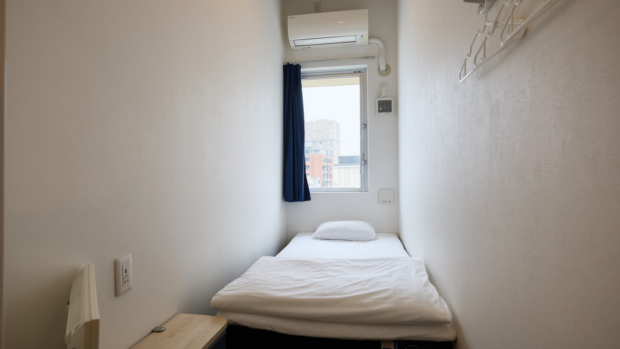 1名用個室　男女共用フロアの客室と女性専用フロアの客室がございます。ご予約間違えにお気を付けください