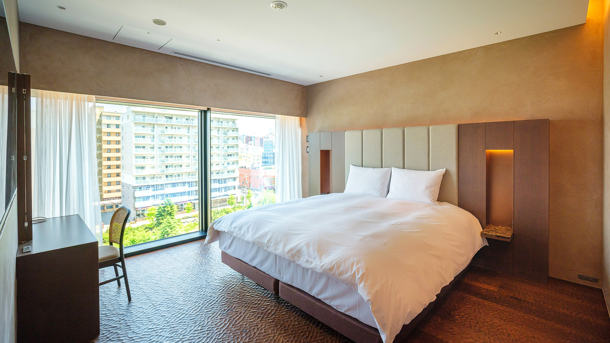 【新客室】マリーナサウナスイート/98㎡/1室のみの最上級の広さと専用サウナを備えた客室です。