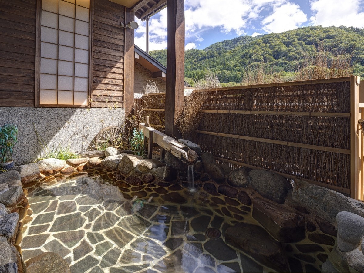 【ショートステイでお得に泊まろう】16時イン/10時アウト◆人気の飛騨牛入り和会席プランが特別価格！