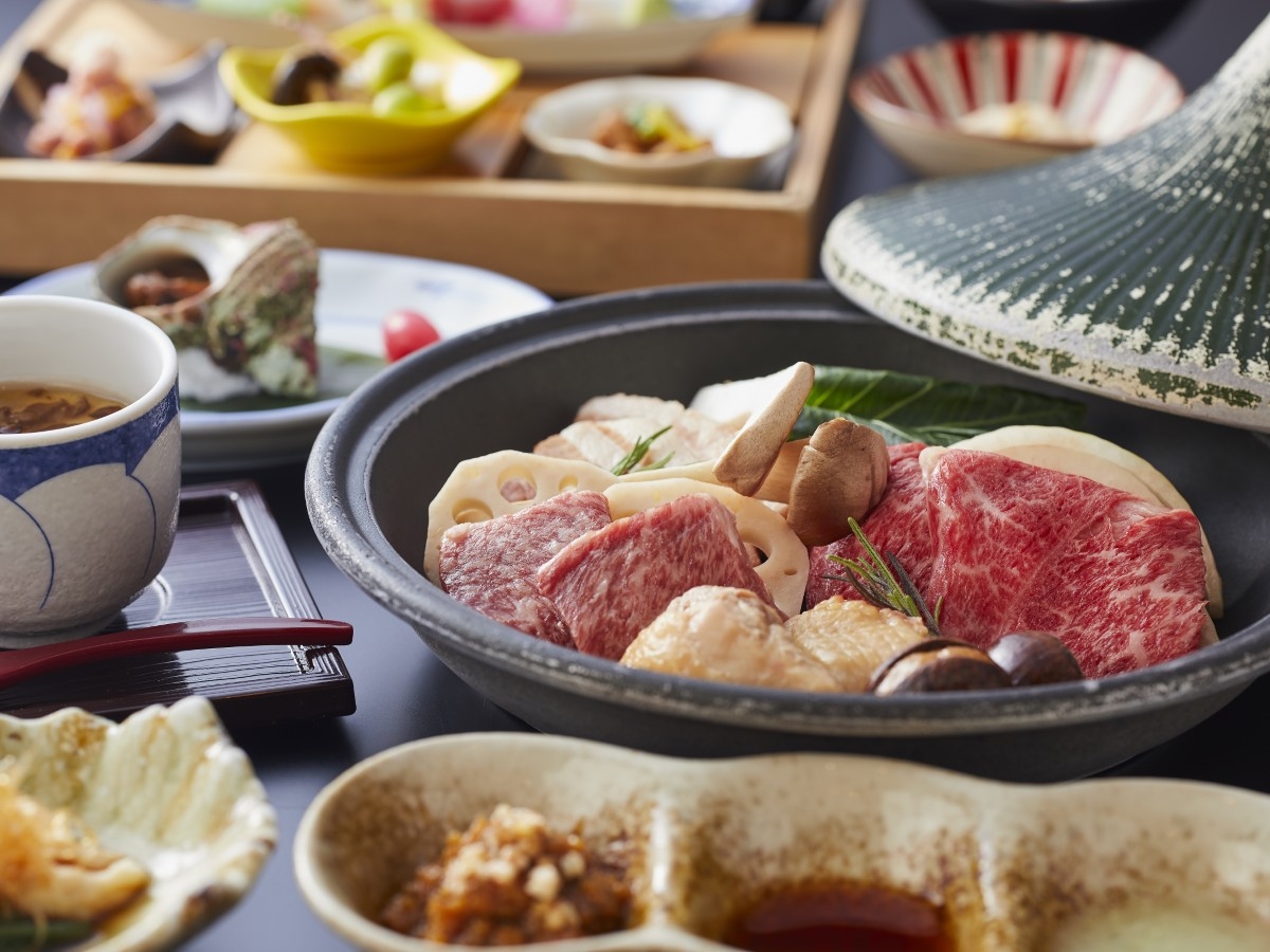 【平日限定特典】ラウンジ「山笑」のご利用が無料！湯上がりビールも自由に楽しむ秋旅♪＜夕朝食付＞