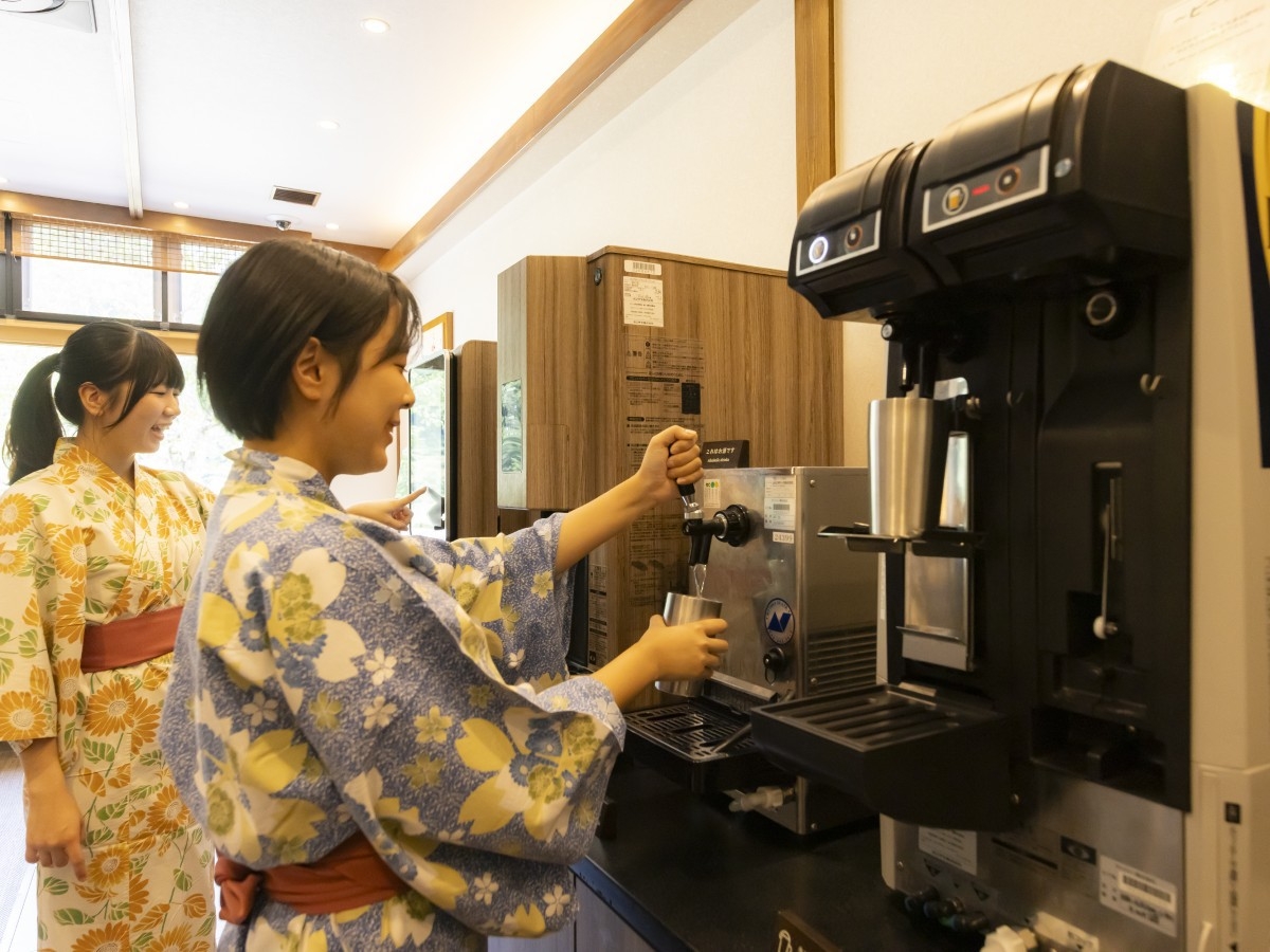 【平日限定特典】ラウンジ「山笑」のご利用が無料！湯上がりビールも自由に楽しむ秋旅♪＜夕朝食付＞
