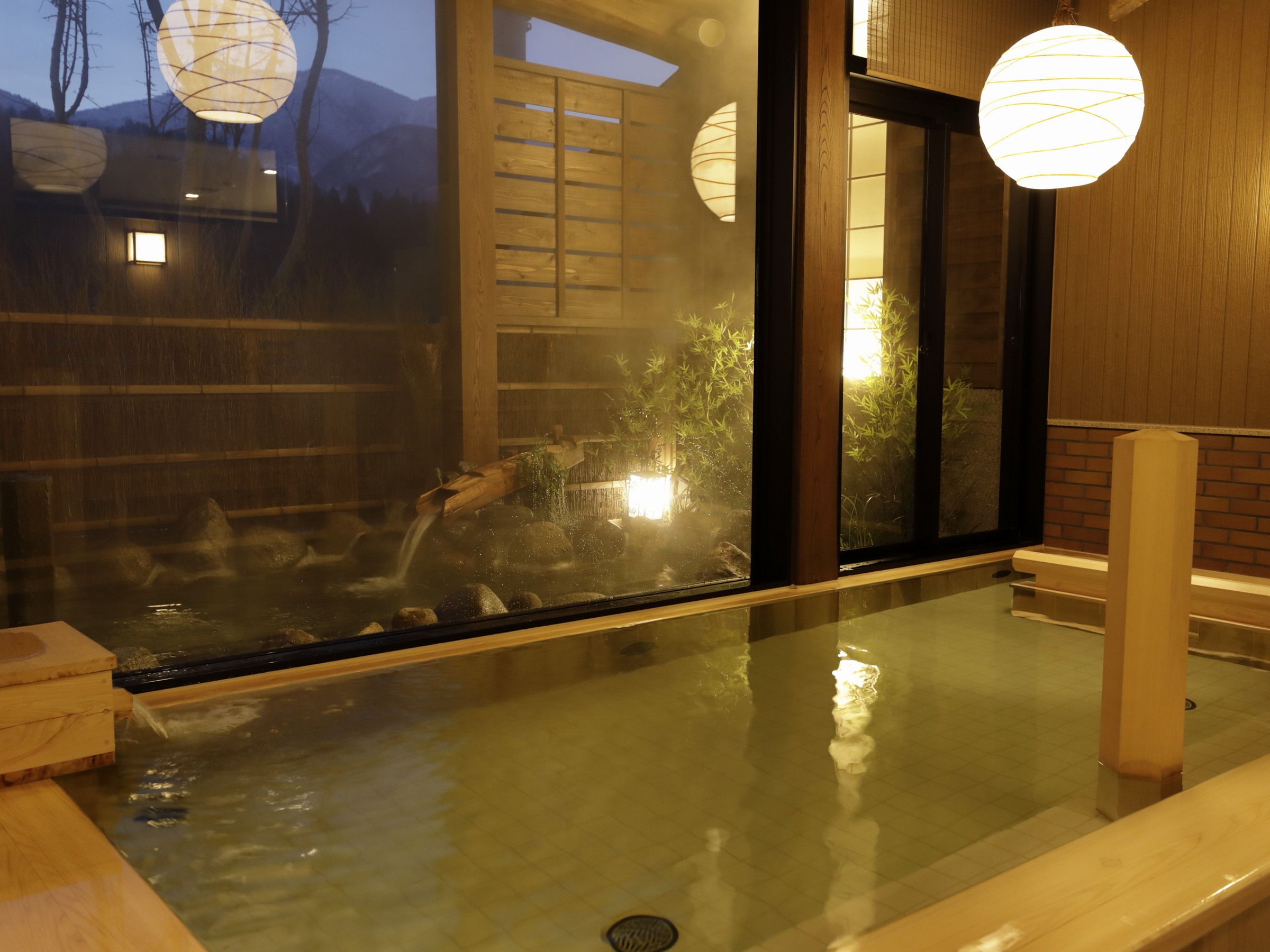 【大浴場：内湯】温泉で日頃の疲れを癒して下さい。