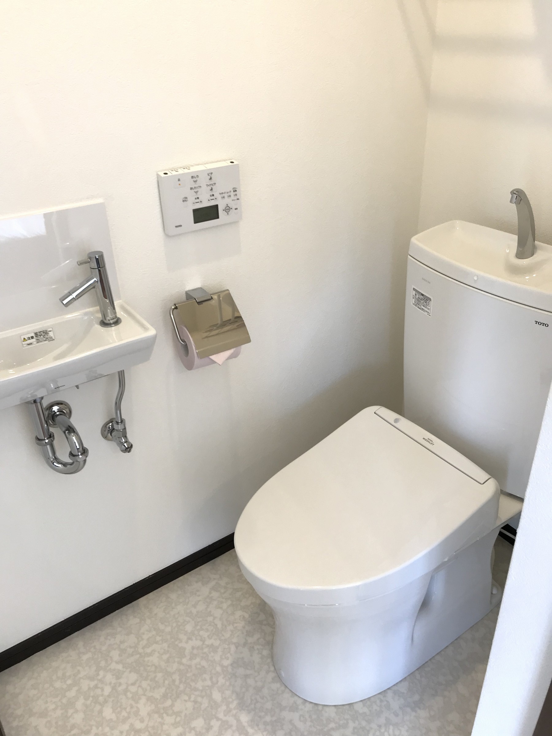 清潔感のある洗浄付きトイレ