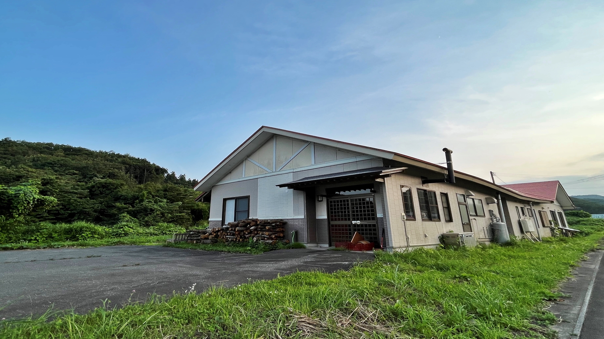 *やくらい山荘／こちらはペットと宿泊可の建物となります。