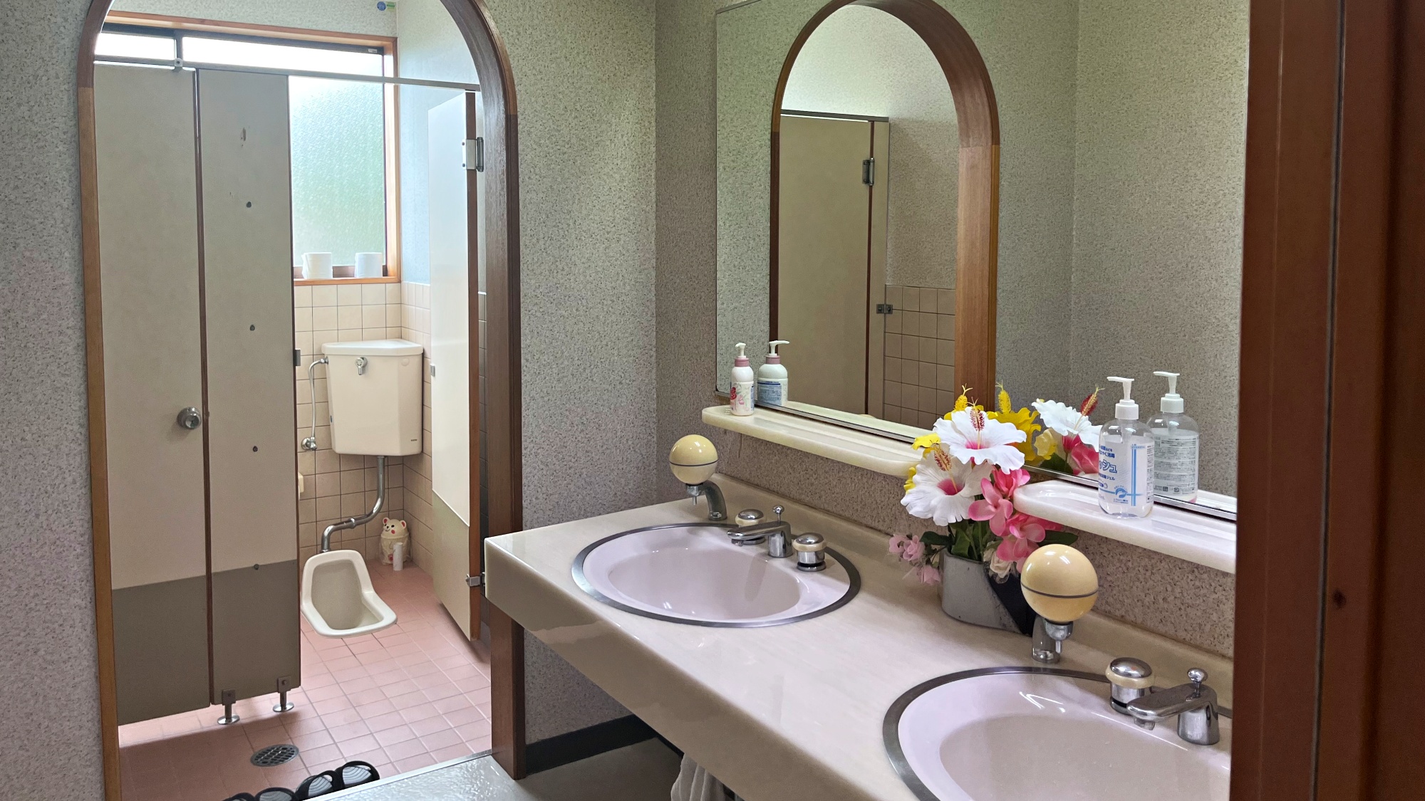 *【共用お手洗い】お部屋にお手洗いはございません。共用のお手洗いをご利用ください。（洋式あり）