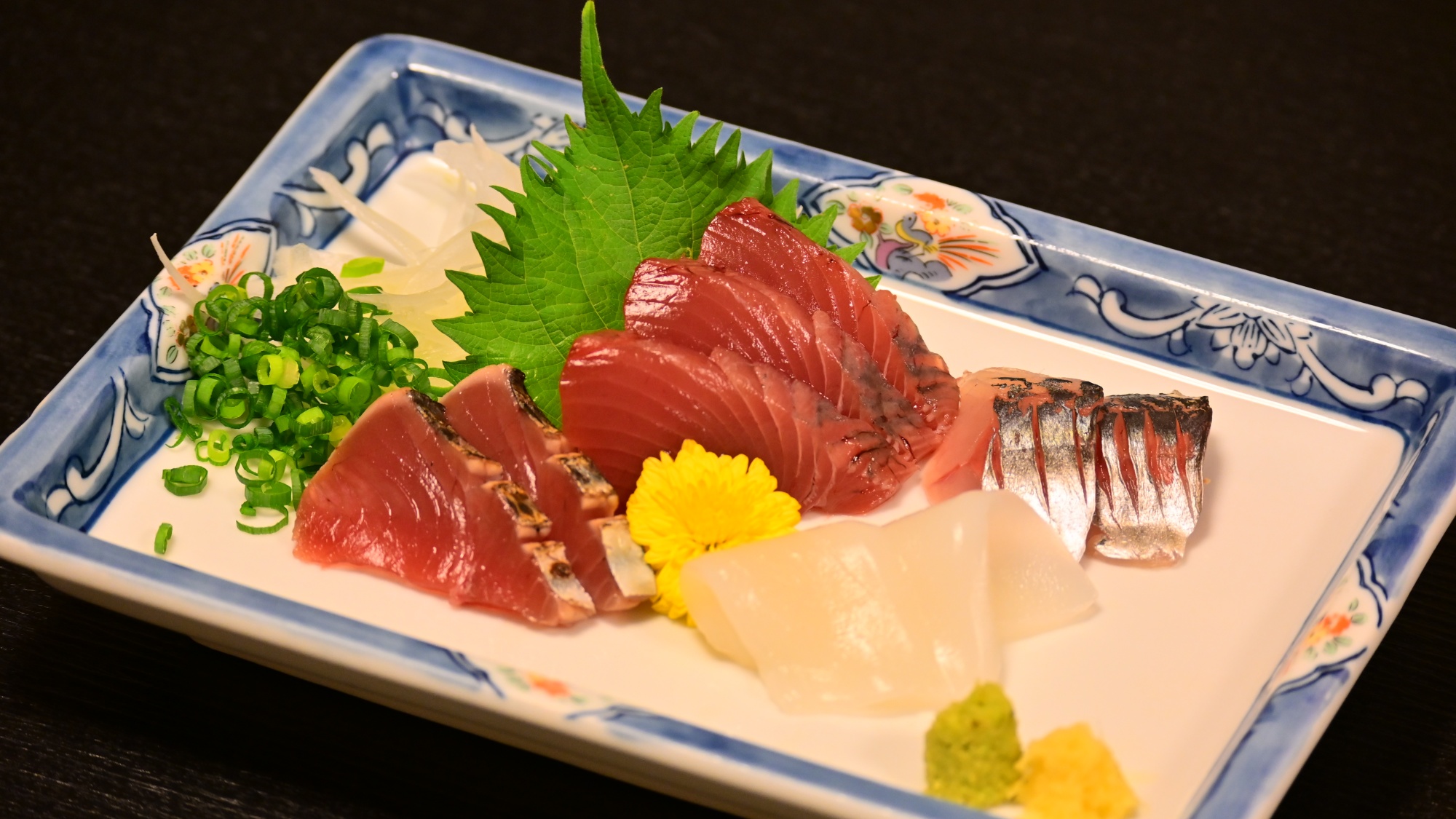 *【夕食一例】旬の海の幸をお造りで。