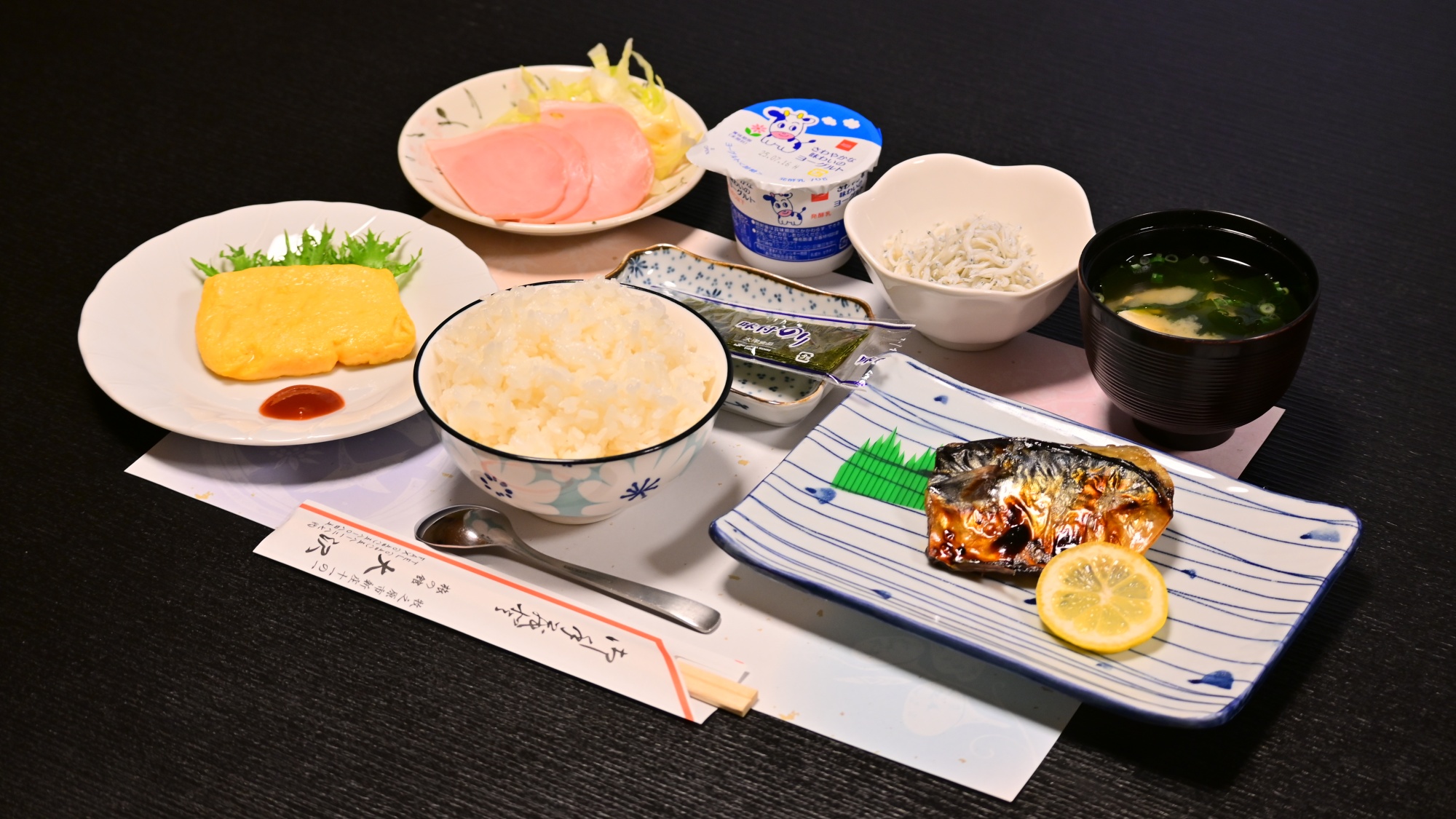 *【朝食一例】焼き魚や味噌汁が嬉しい、体に優しい和朝食。