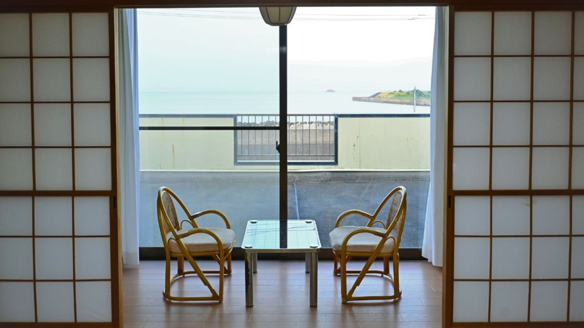 *【おまかせ和室】海を望む和室で畳の香りと波音に包まれる至福の時間