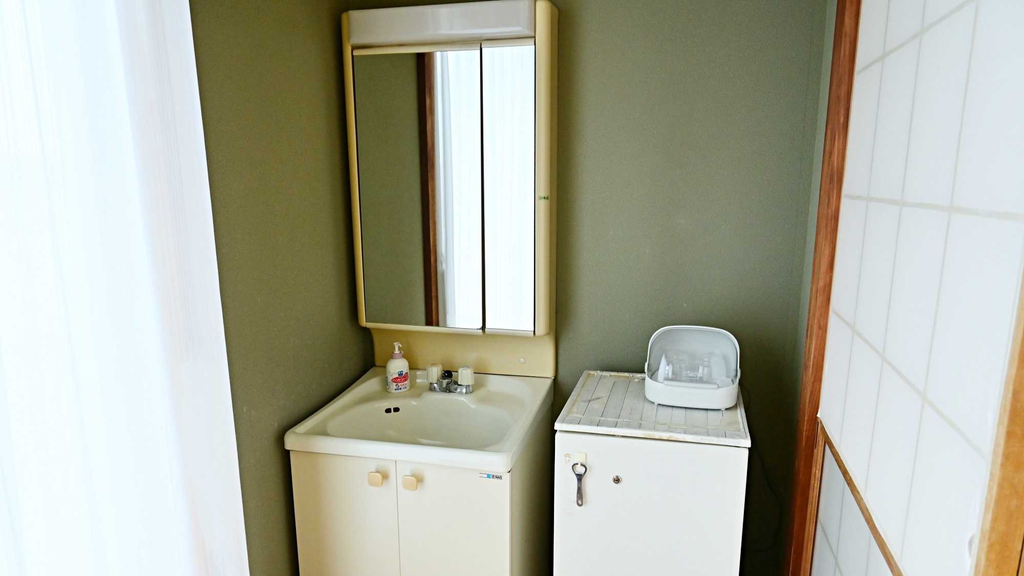 *【お部屋一例】身だしなみに便利な洗面台も完備！