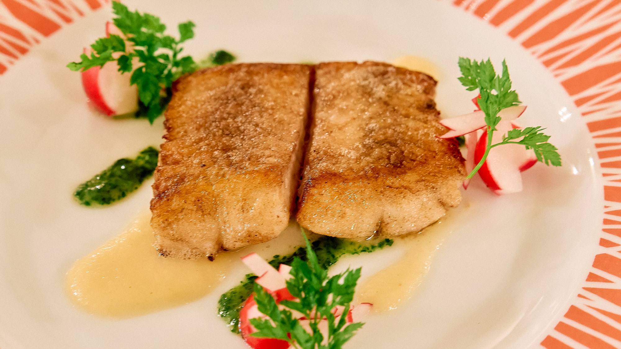 天然ヒラメのポワレ 根セロリのピュレ