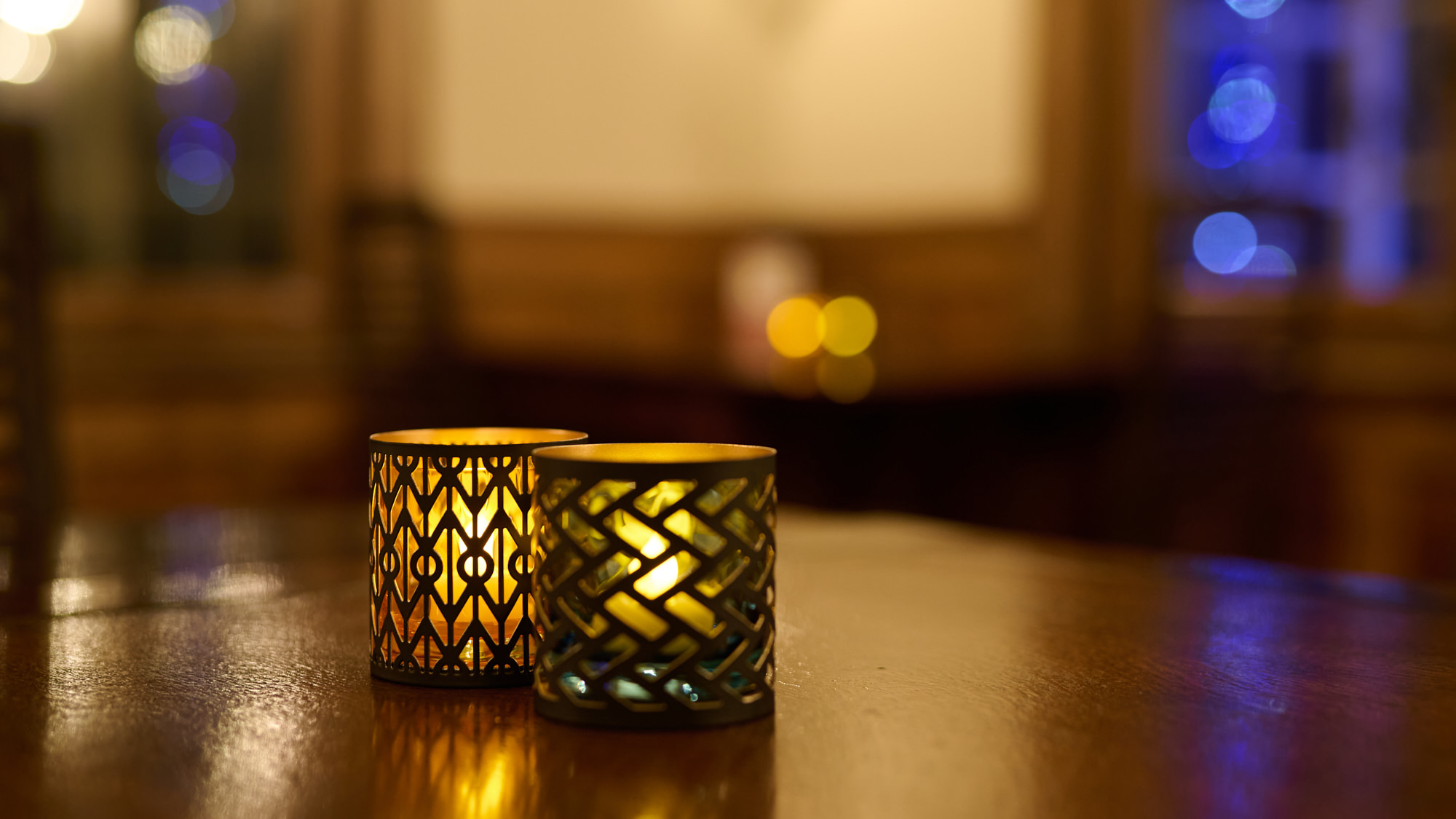 夜間のレストランスペース