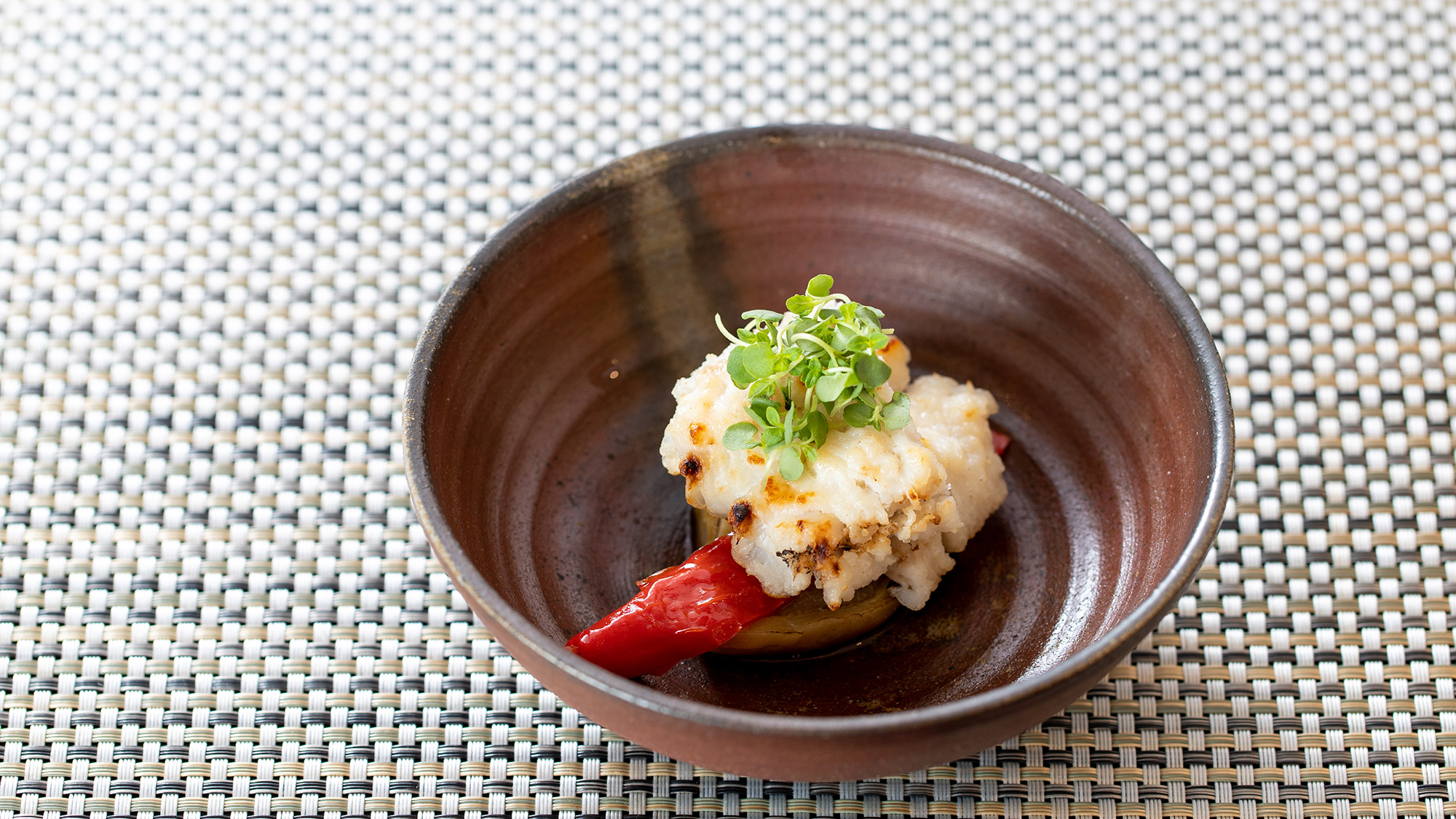 夏の料理一例：焼物　梅雨鱧の白焼き、加茂茄子、万願寺唐辛子