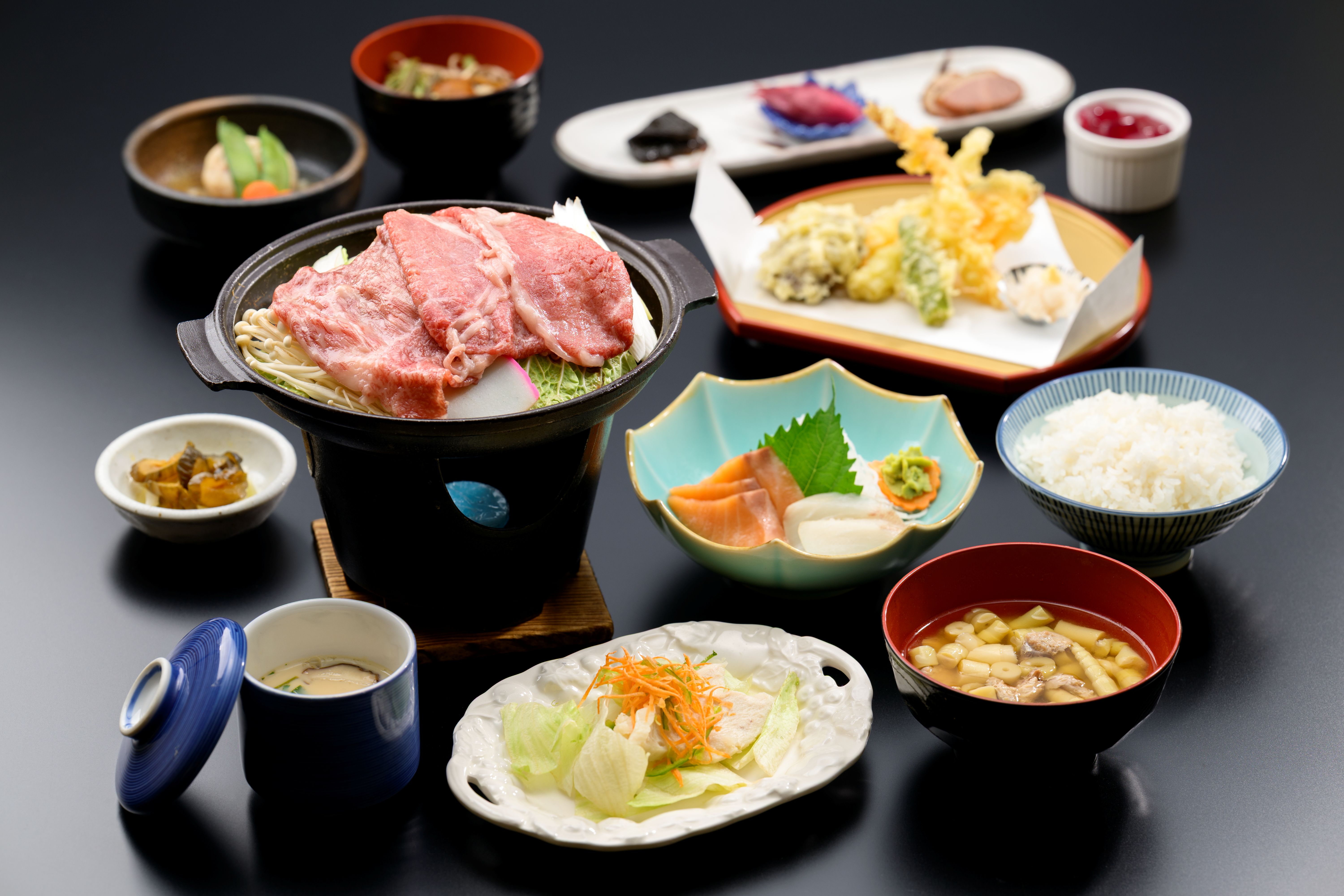 ●お膳料理と信州産牛のすき焼き