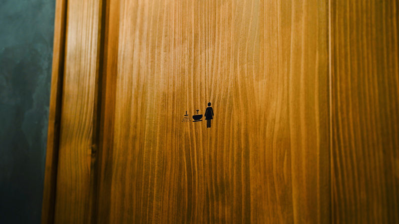 【ドミトリー＆ツイン】共有シャワーブース　女性専用のシャワーブースも用意されています