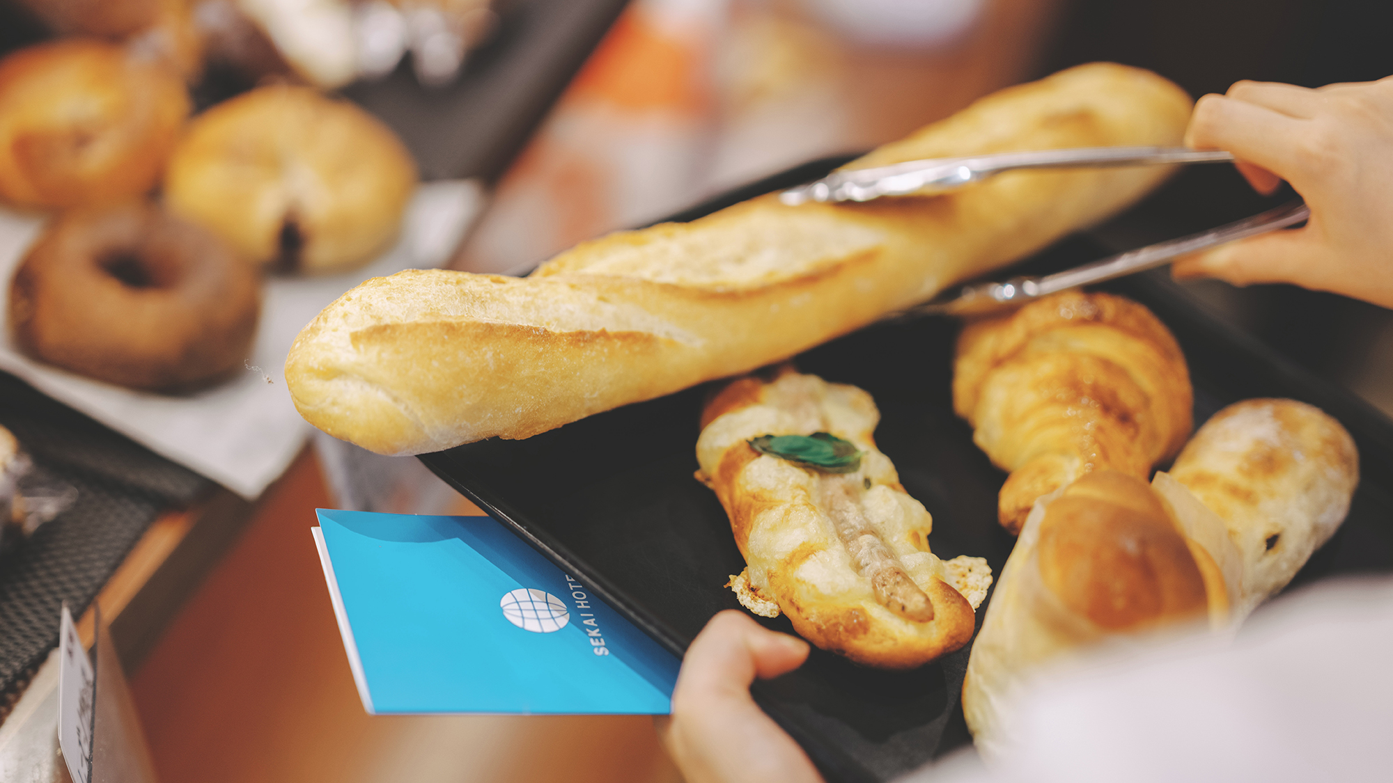 【SEKAI PASS対象店：金太郎パン】創業90余年の老舗ベーカリー。朝から迷う、多彩な品ぞろえ。