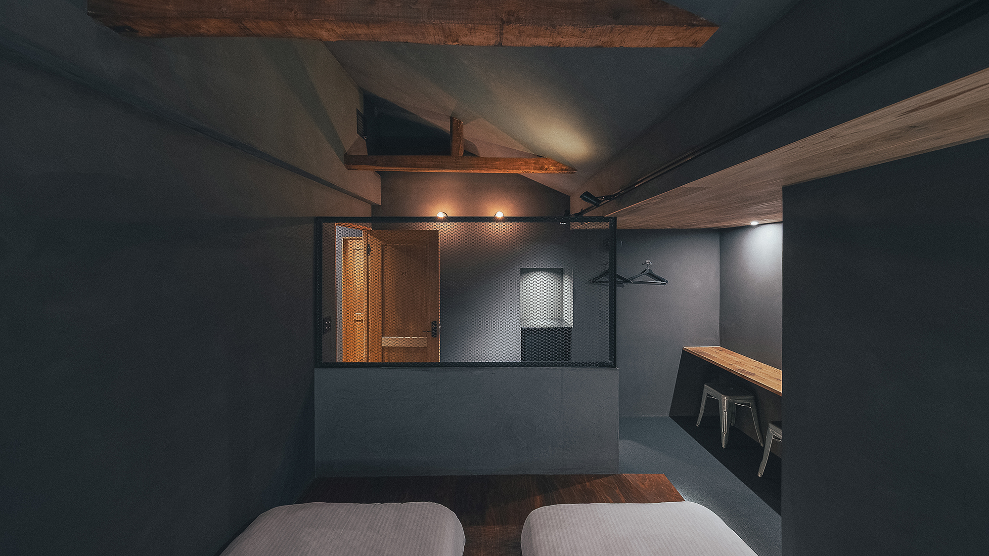 【ツイン】ベッドとデスクのコンパクトなお部屋