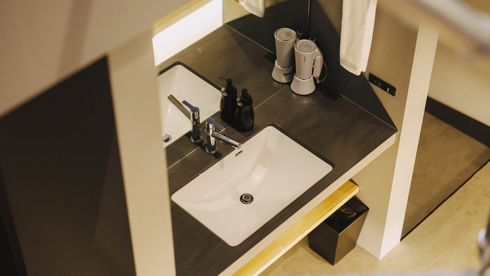 【デラックス商店街ビュー：旧川田和洋菓子店】モノづくりのまち、東大阪ならではのお部屋。