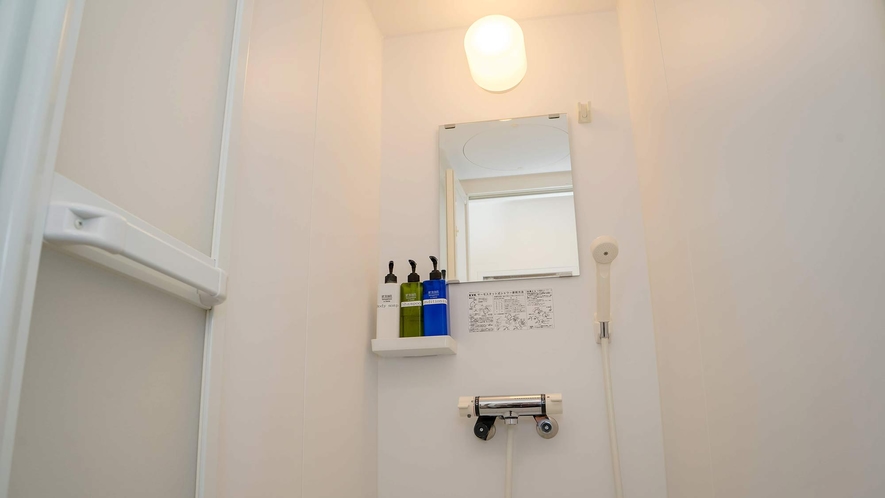 ・清潔なシャワー室にはシャンプー、リンス、ボディーソープあります