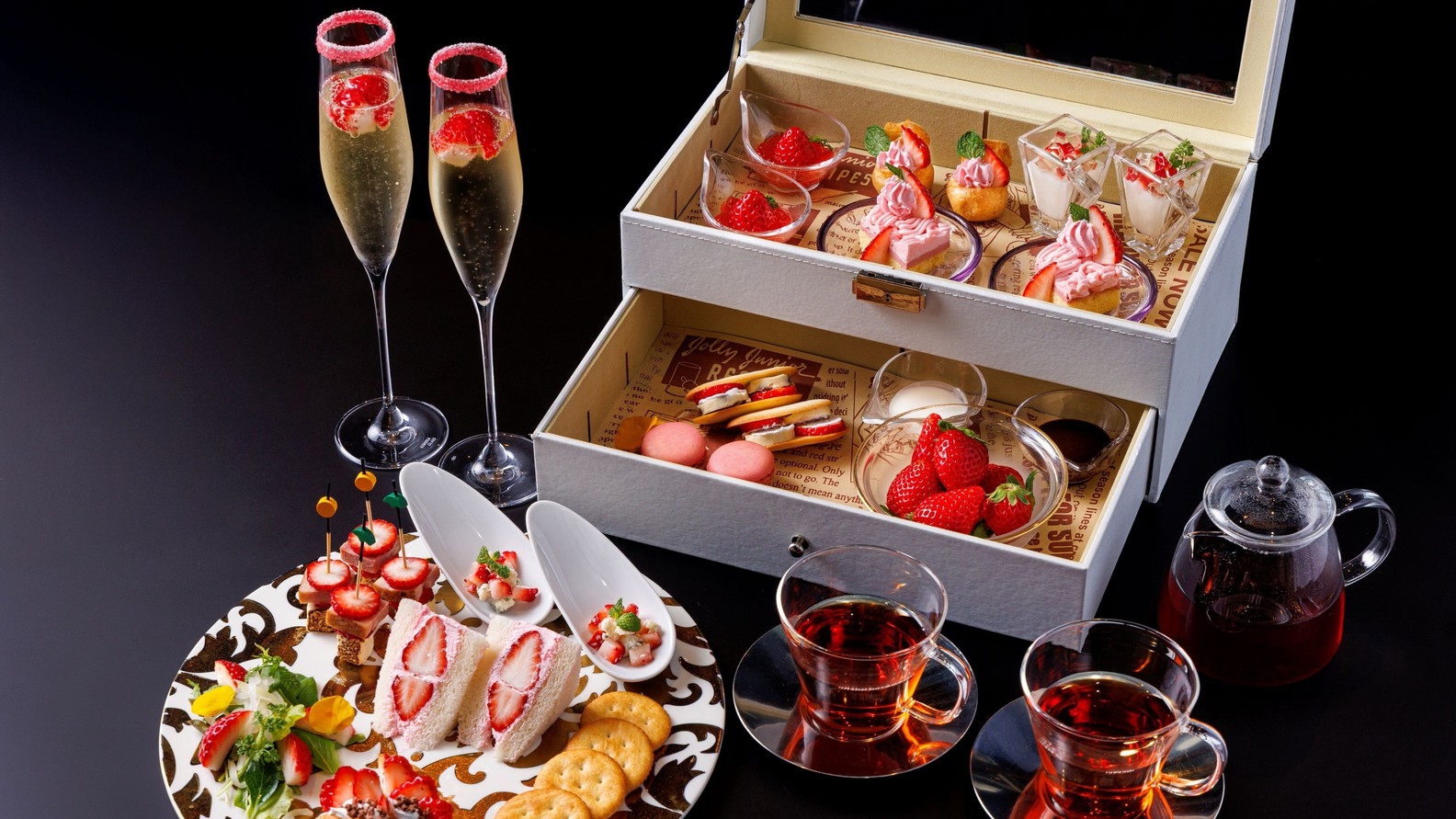 色鮮やかなスイーツと宮古島産ハーブティーの贅沢なアフタヌーンティーセット付＜2連泊で1回＞/朝食付