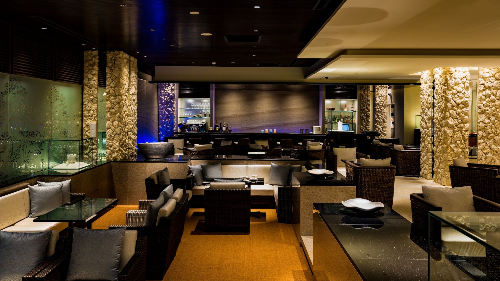 【THE SHIGIRA LOUNGE】流れる水音に癒されて寛ぎのひとときをお過ごしください