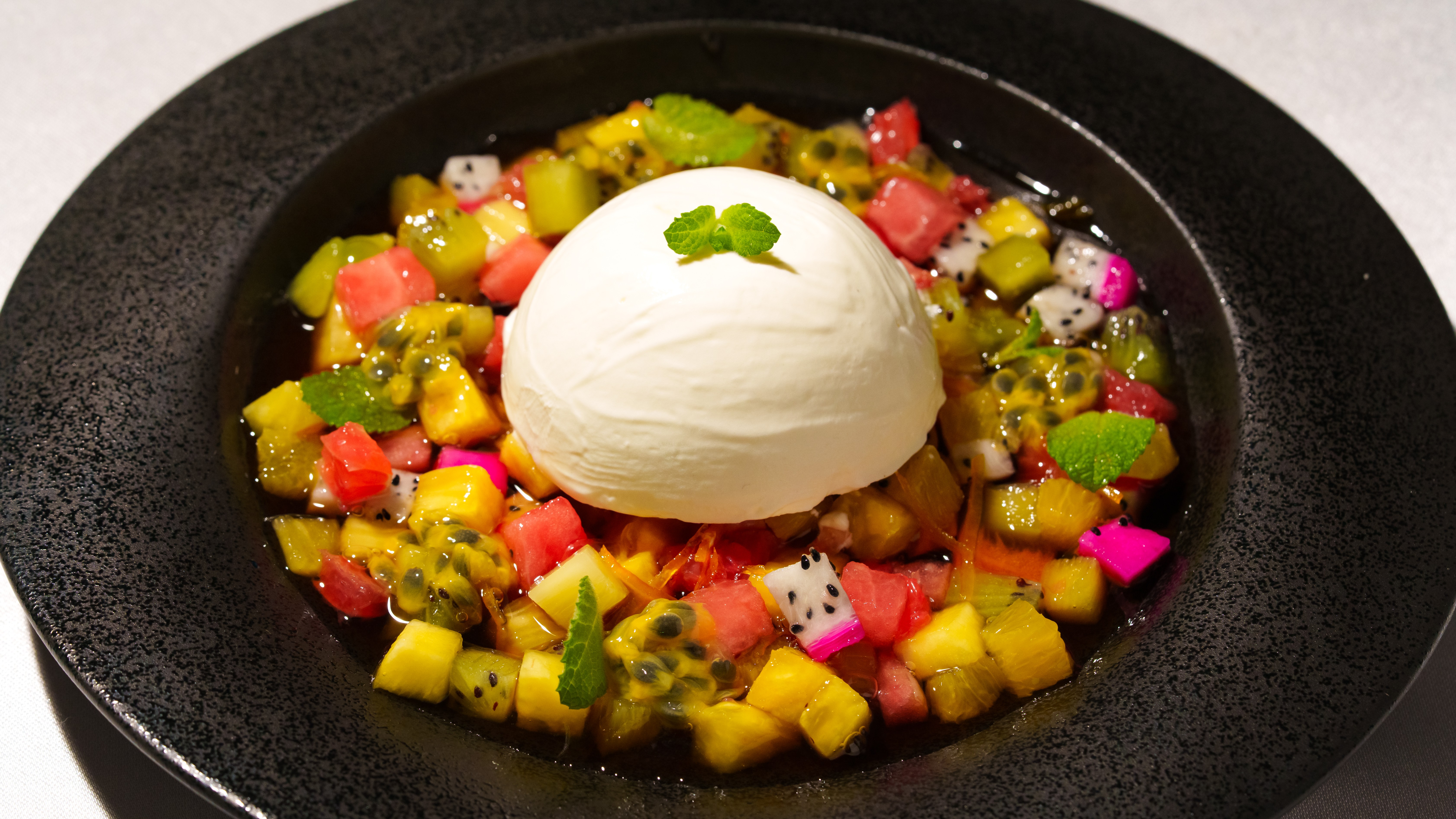 【隣接レストラン/シギラタートルベイ】各種コースのほか充実したアラカルトメニューもご用意しています。