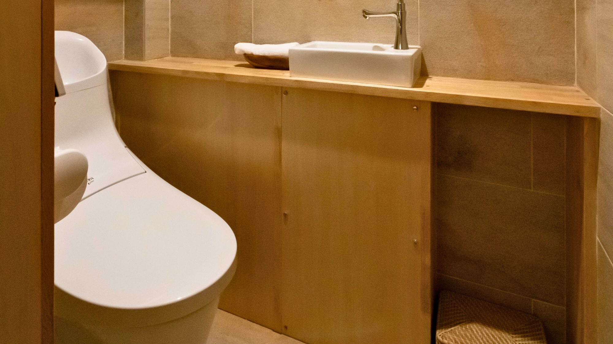 1階洗浄機付きトイレ