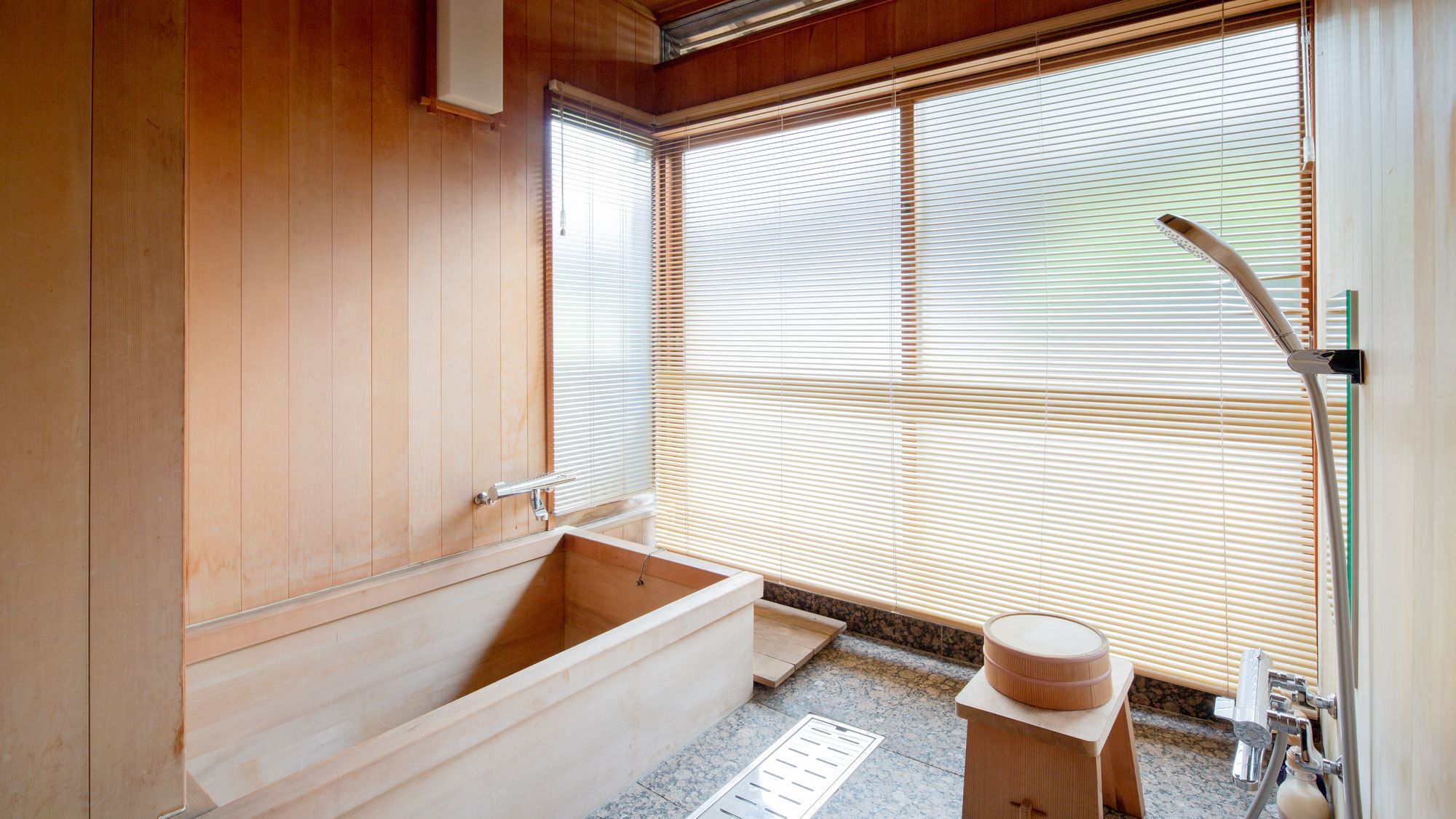 日本庭園内離れ『翠水』企救（きく）の間　客室内浴室