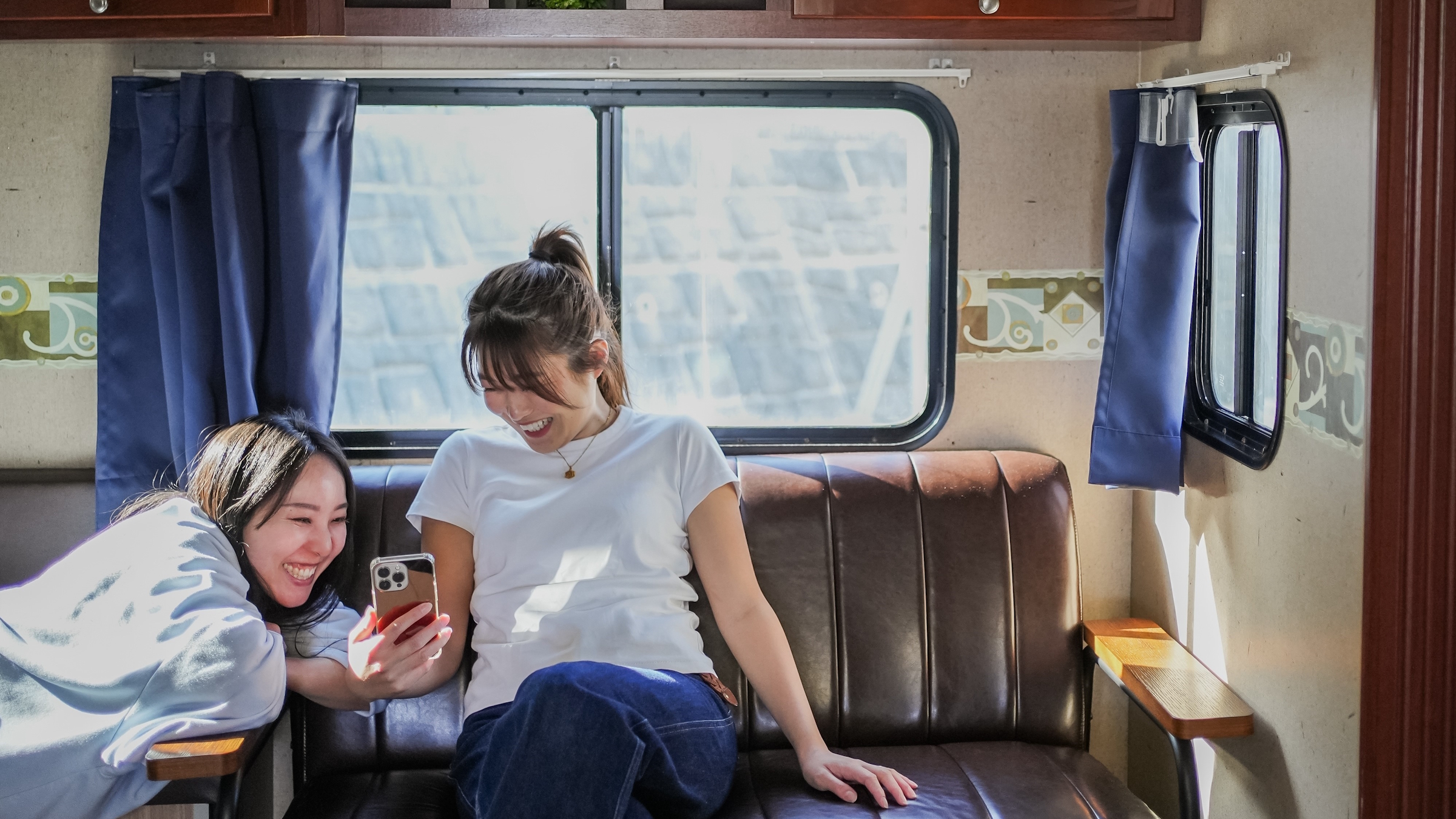 トレーラー　内観