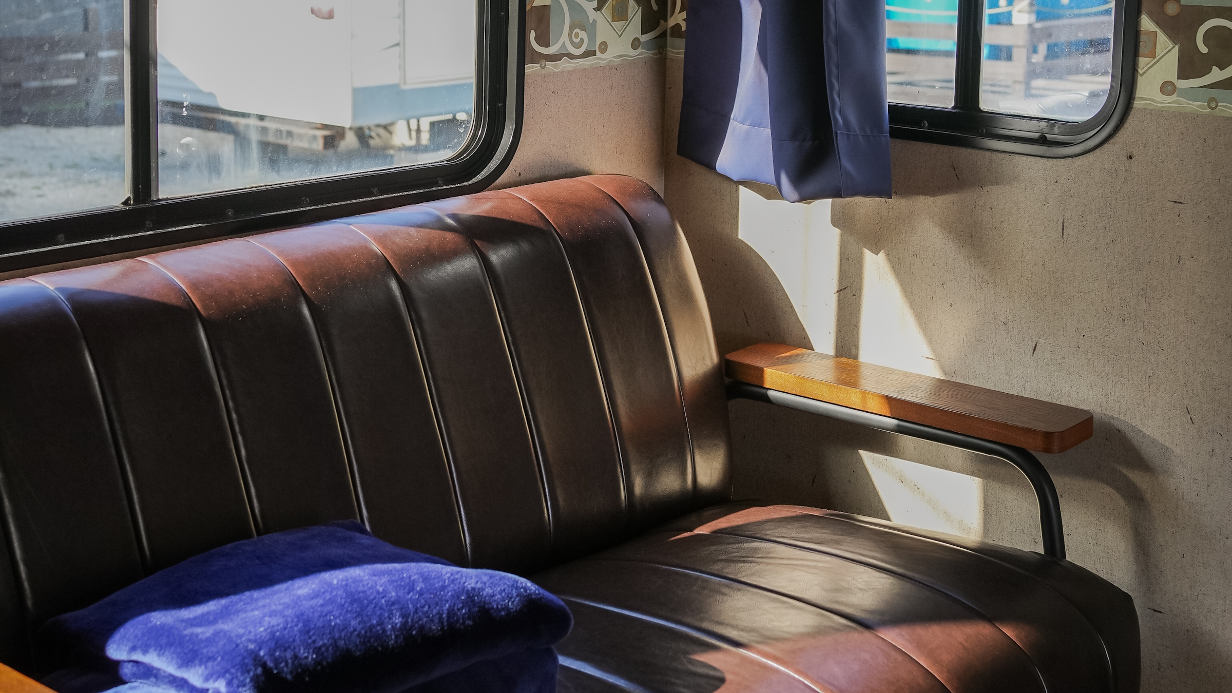 トレーラー　内観