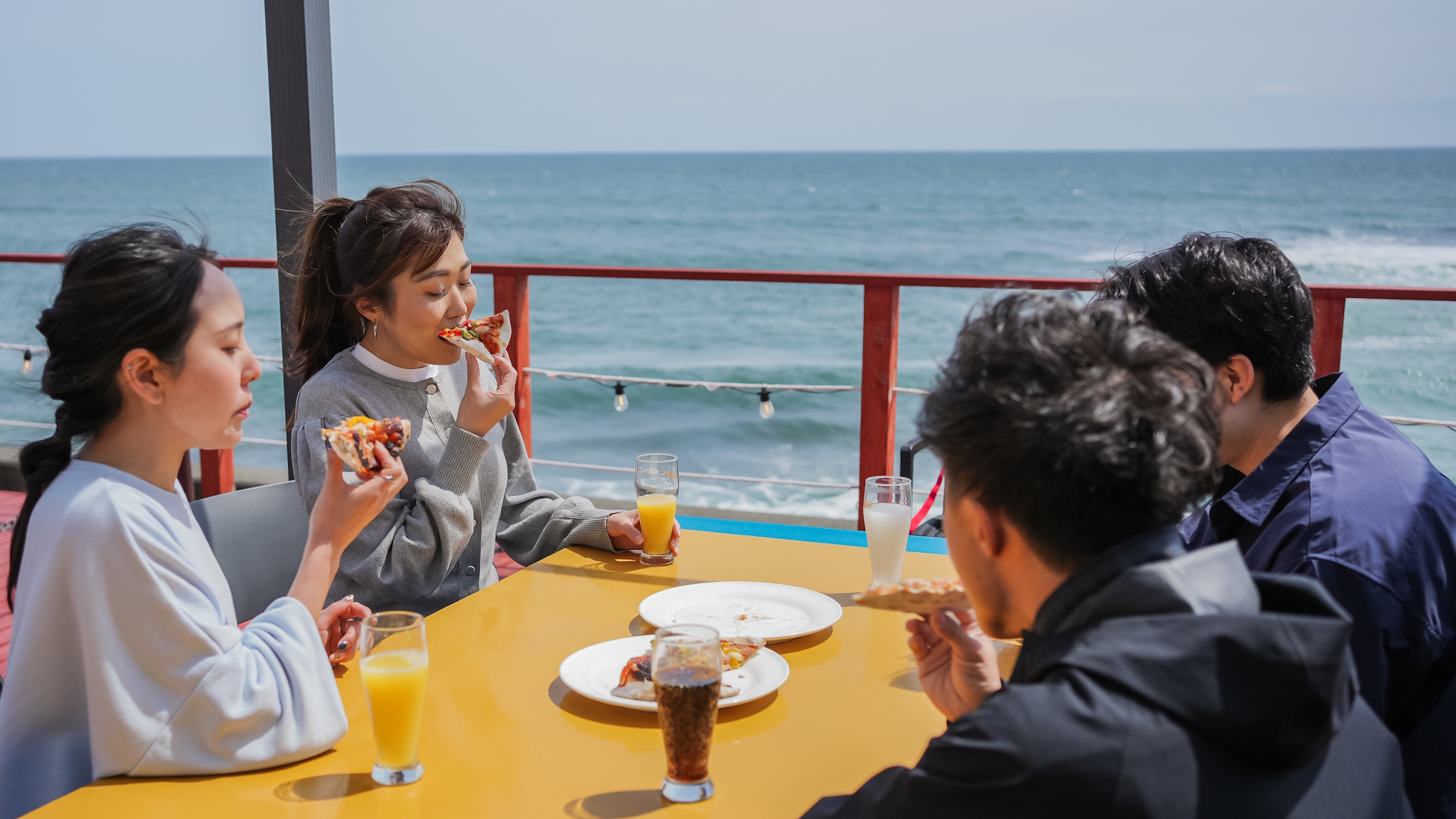 作ったピザはテラスやお部屋でお召し上がりいただけます。　※事前予約制