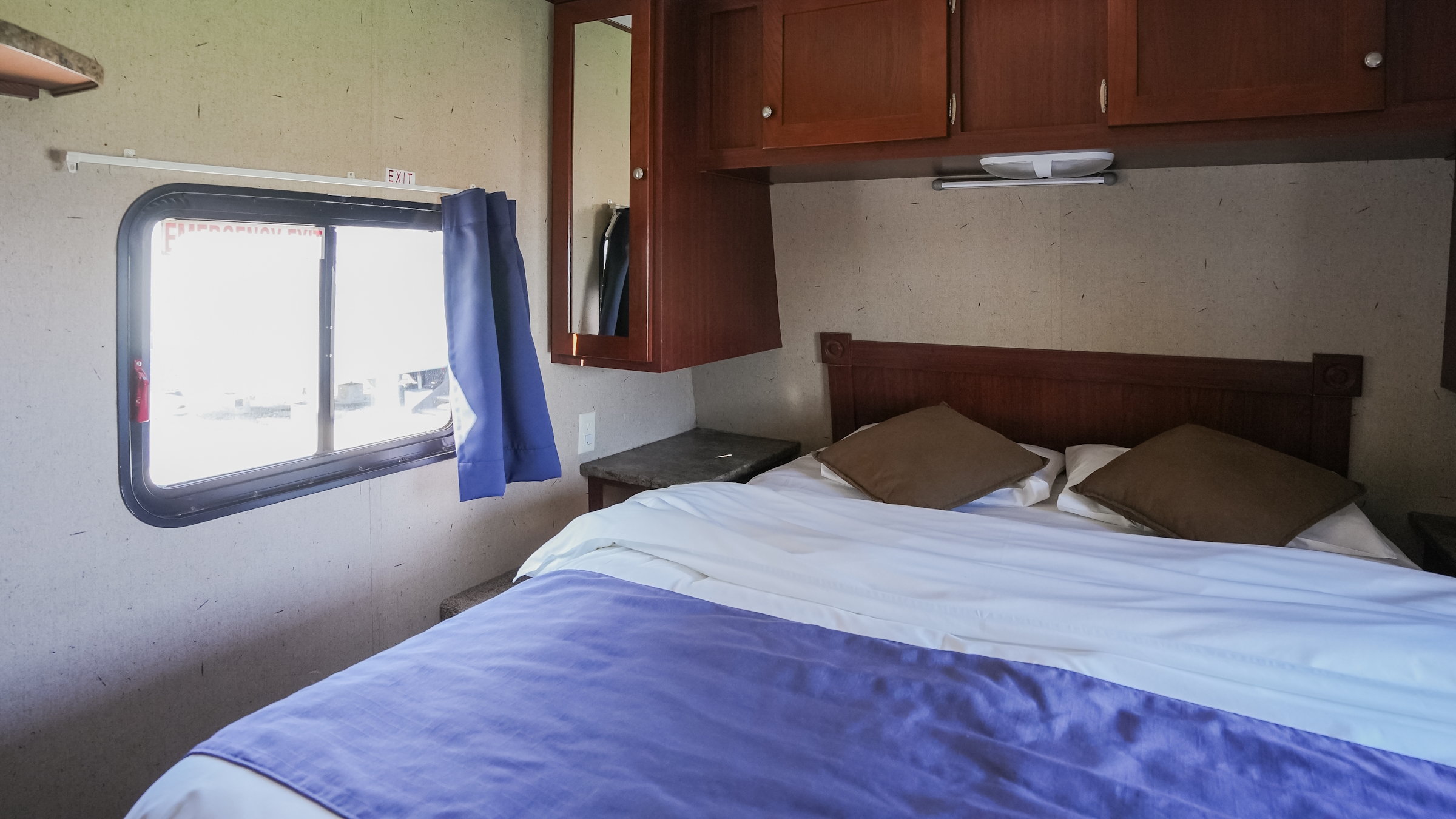 トレーラー　ベッド