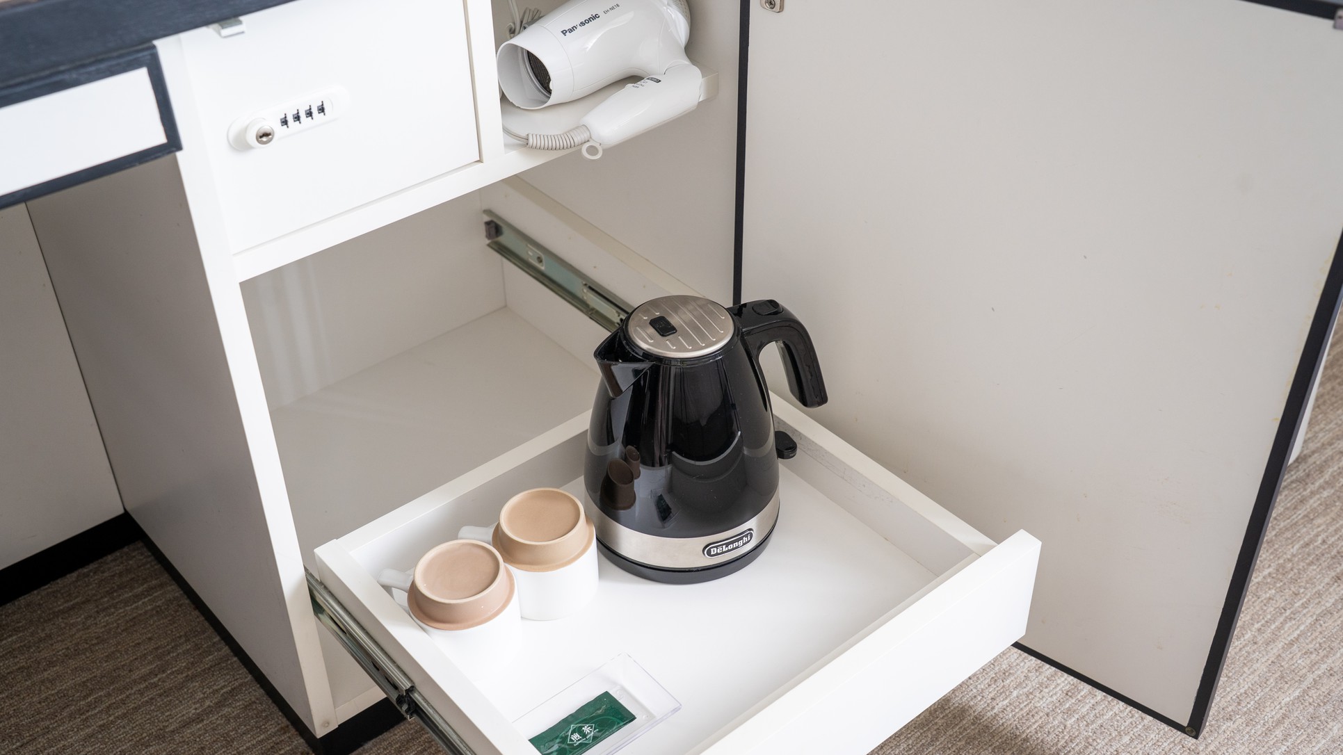 電気ポット・お茶セット（全室）