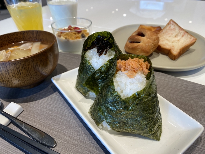 ラウンジ朝食イメージ