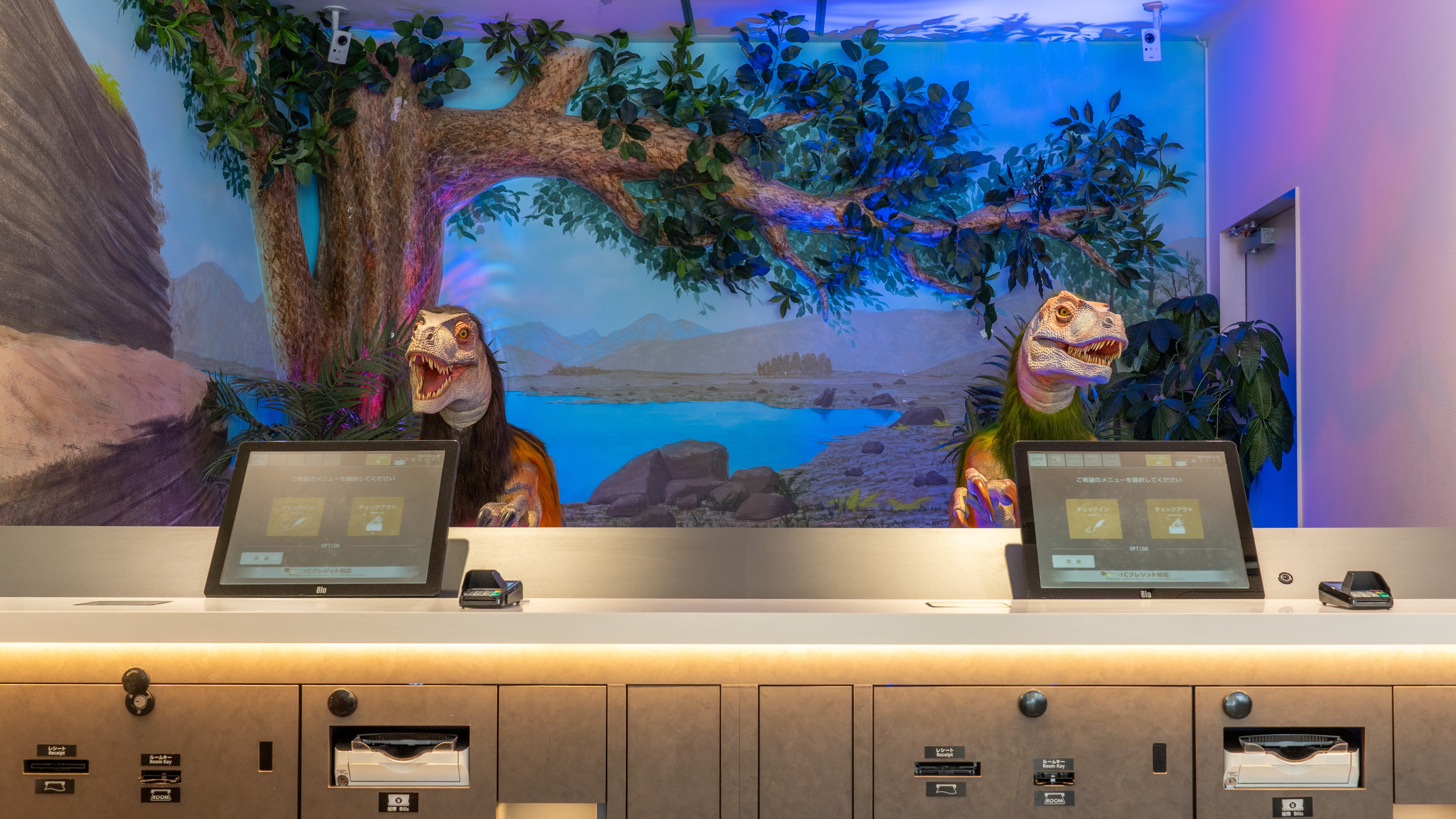 チェックインカウンター
