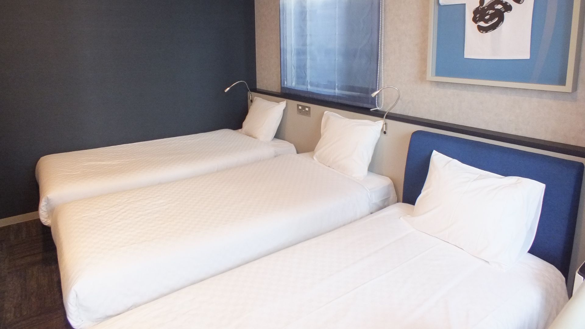 【トリプルルーム】18.94㎡、ベッド　90cm×195cm　2台＋ソファベッド1台、バストイレ別