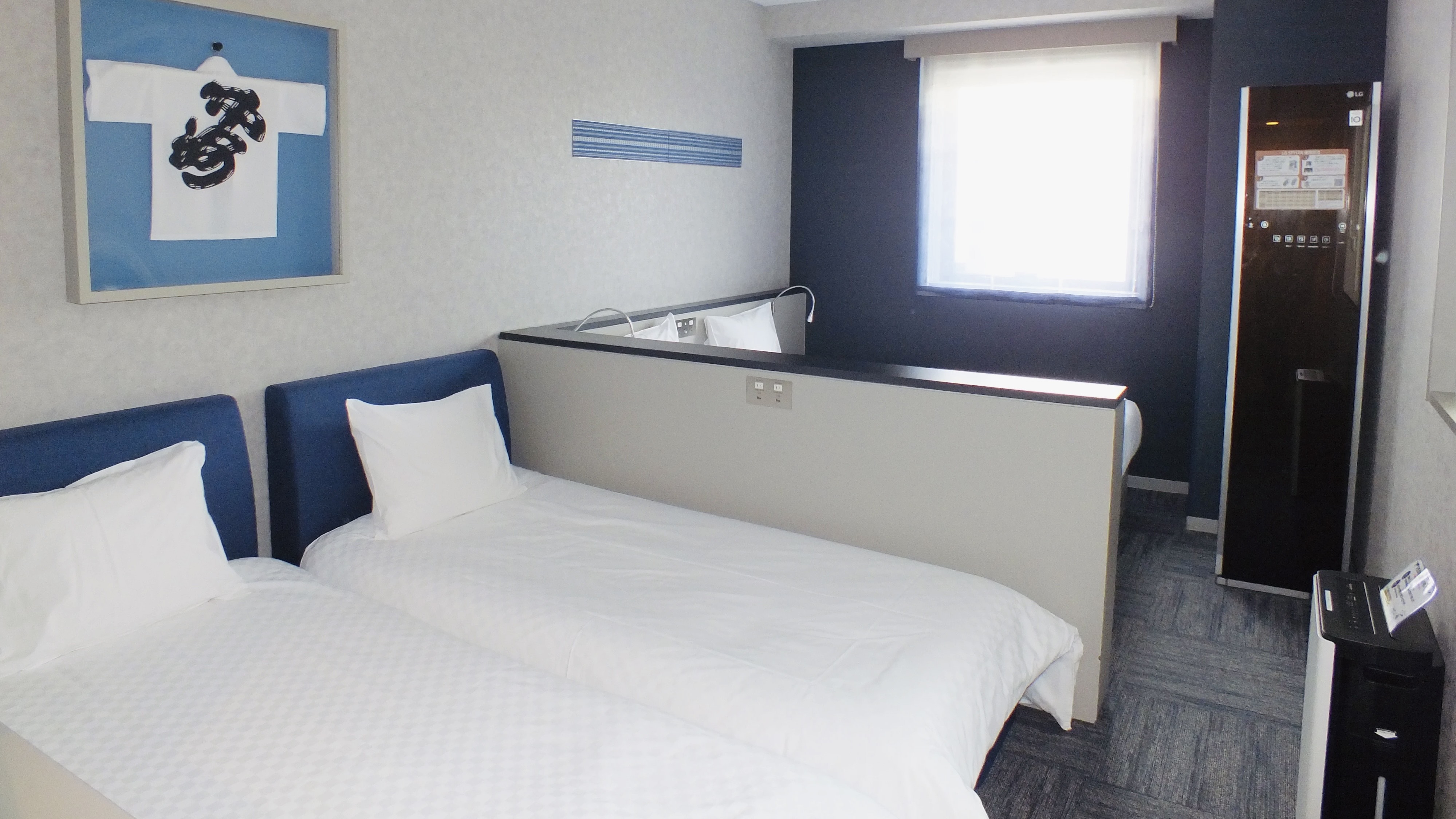 【フォースルーム】27.92㎡、ベッド　90cm&times;195cm　2台＋ソファベッド2台